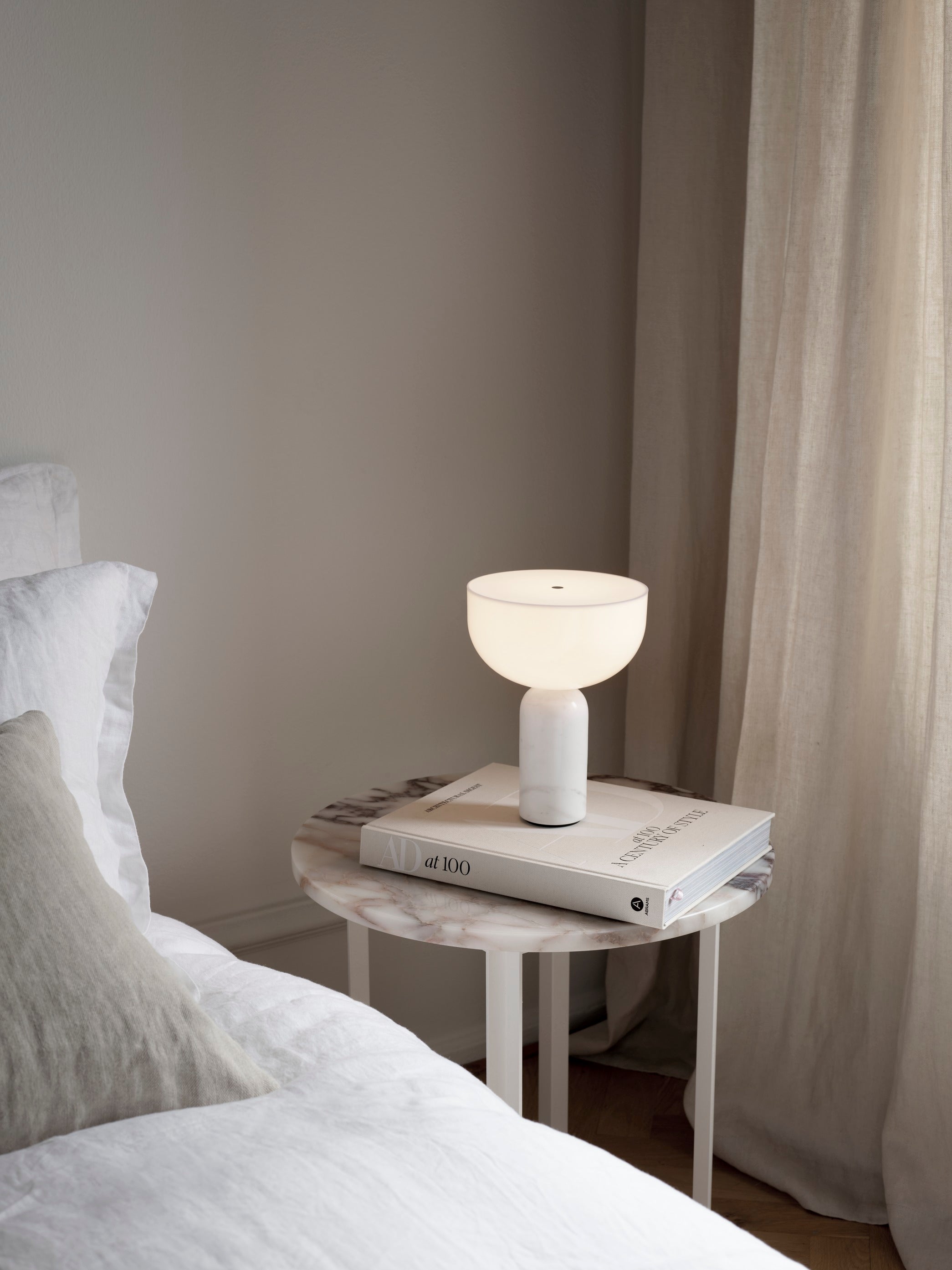 Prenosná lampa KIZU biely mramor