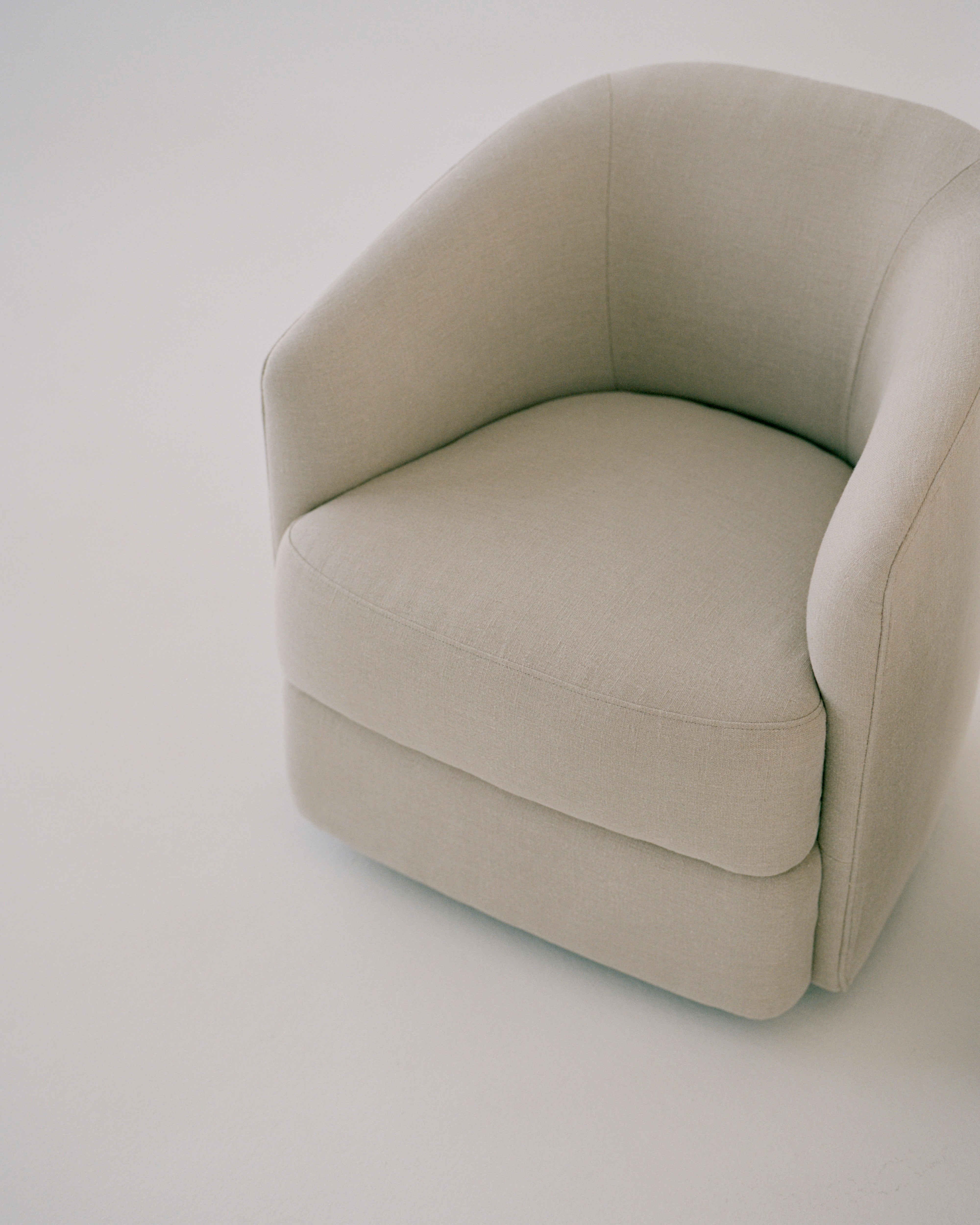 Čalúnené kreslo COVENT NARROW