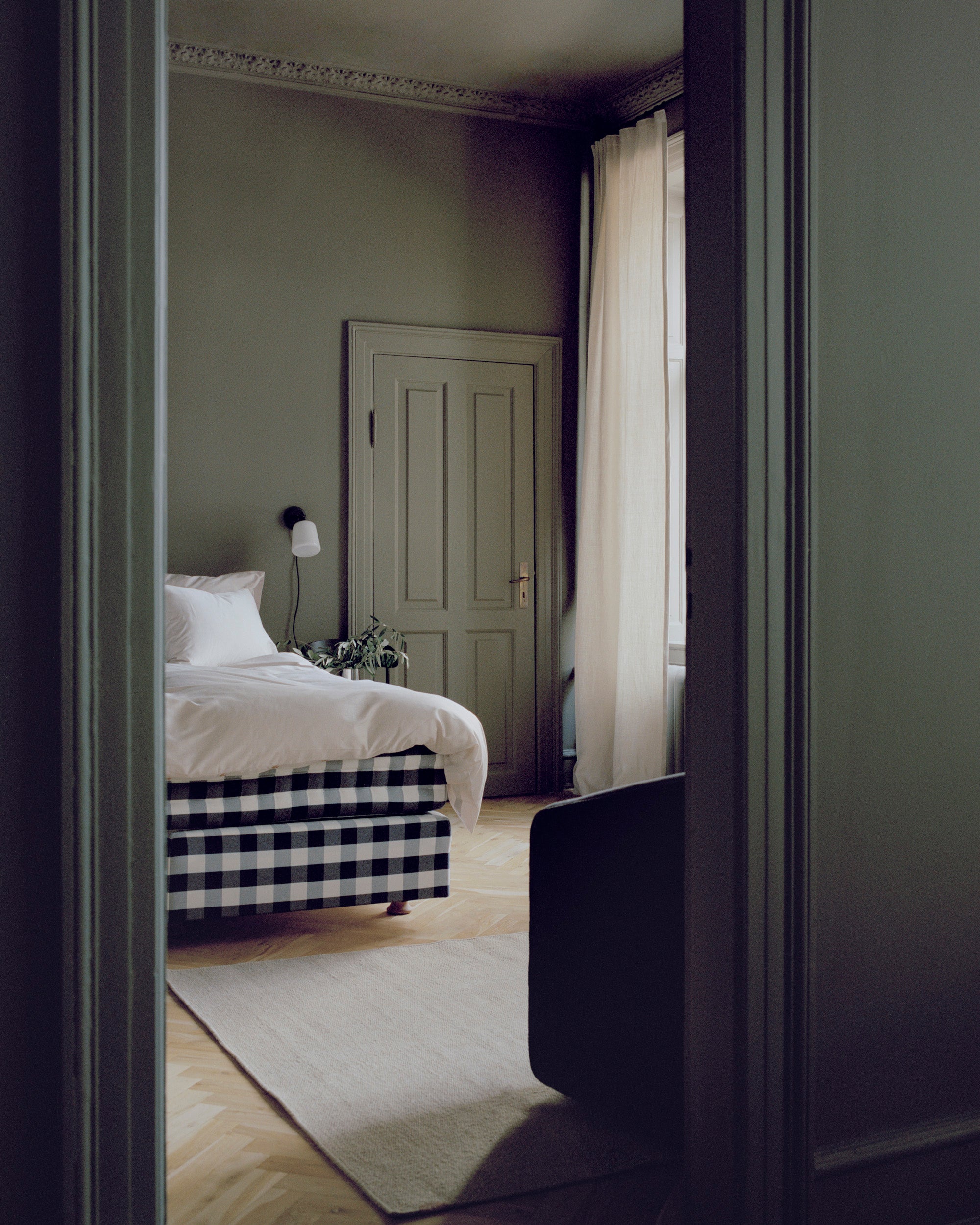 Adjustable Wall Lamp MATERIAL White Opalescent