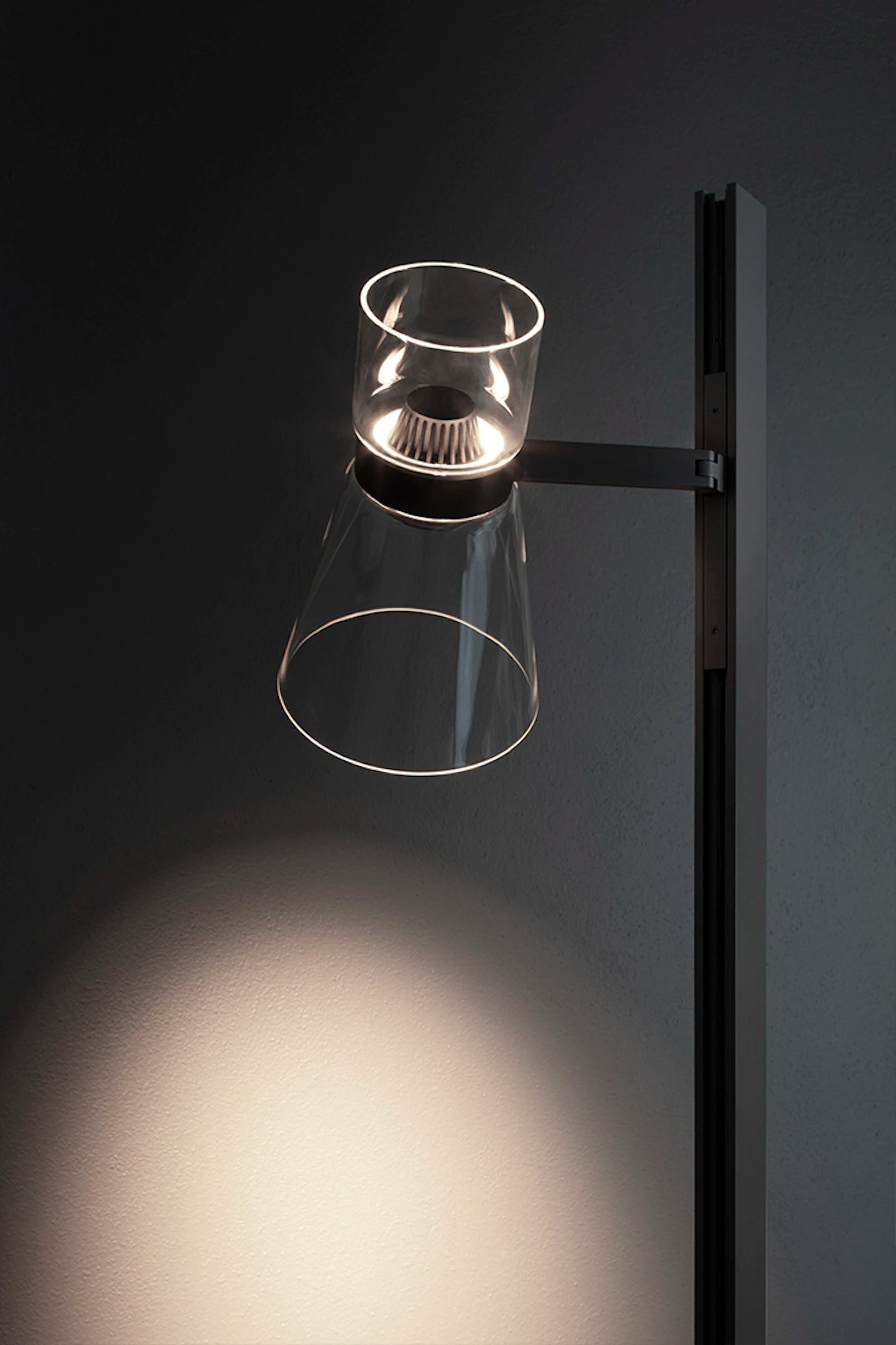 Lampa podlahová NOCTURNE F1 CONE strieborná
