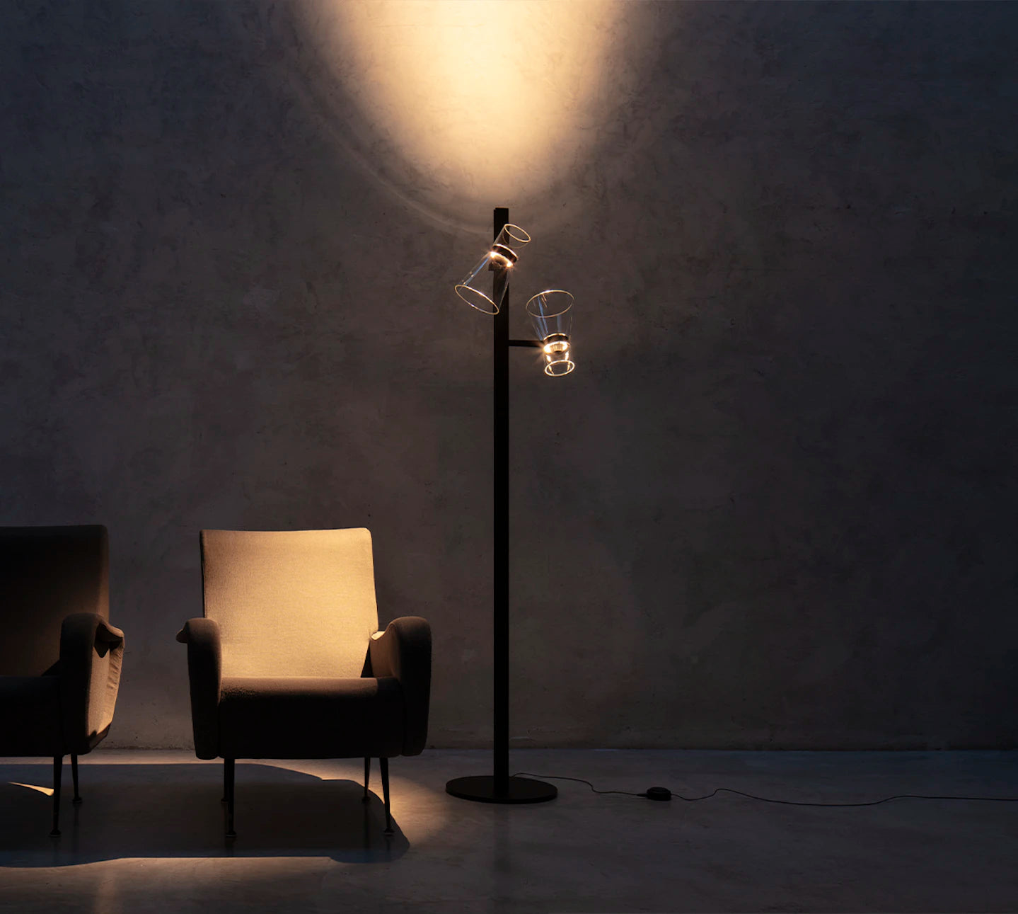 Dvojbodová podlahová lampa NOCTURNE F2 CONE strieborná