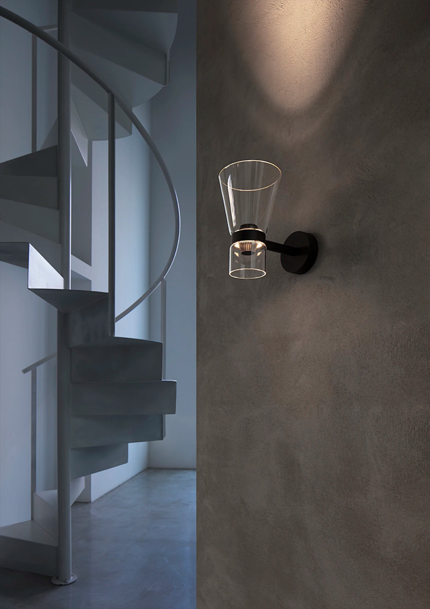 Nástenná lampa NOCTURNE CONE čierna