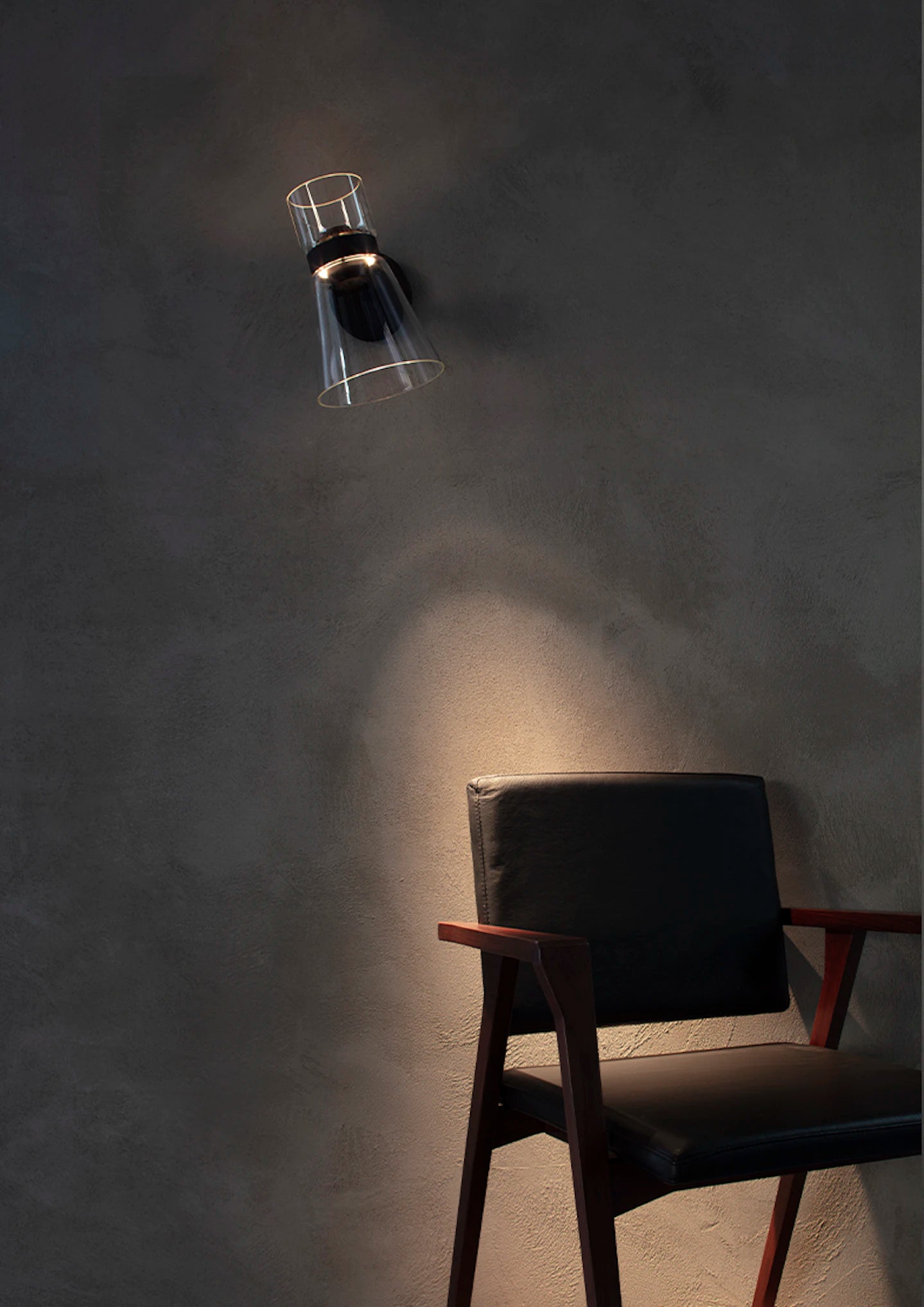 Nástenná lampa NOCTURNE CONE čierna