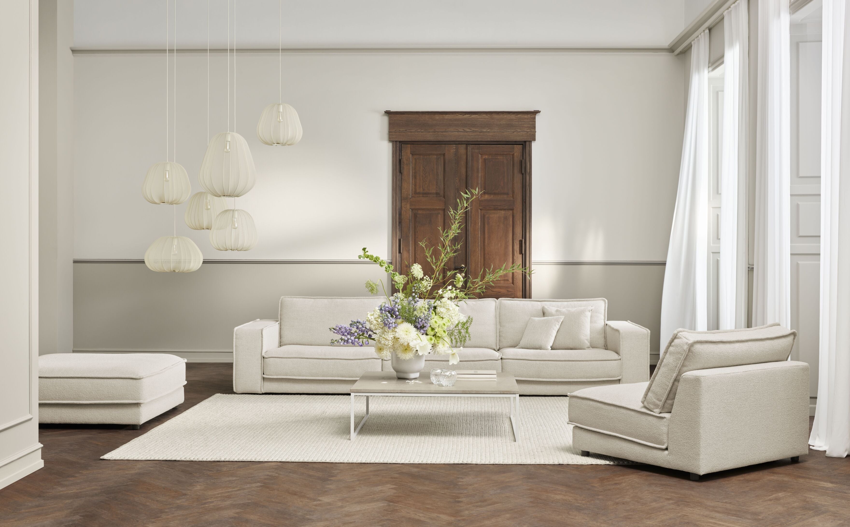 Noora pouf with oak wood base