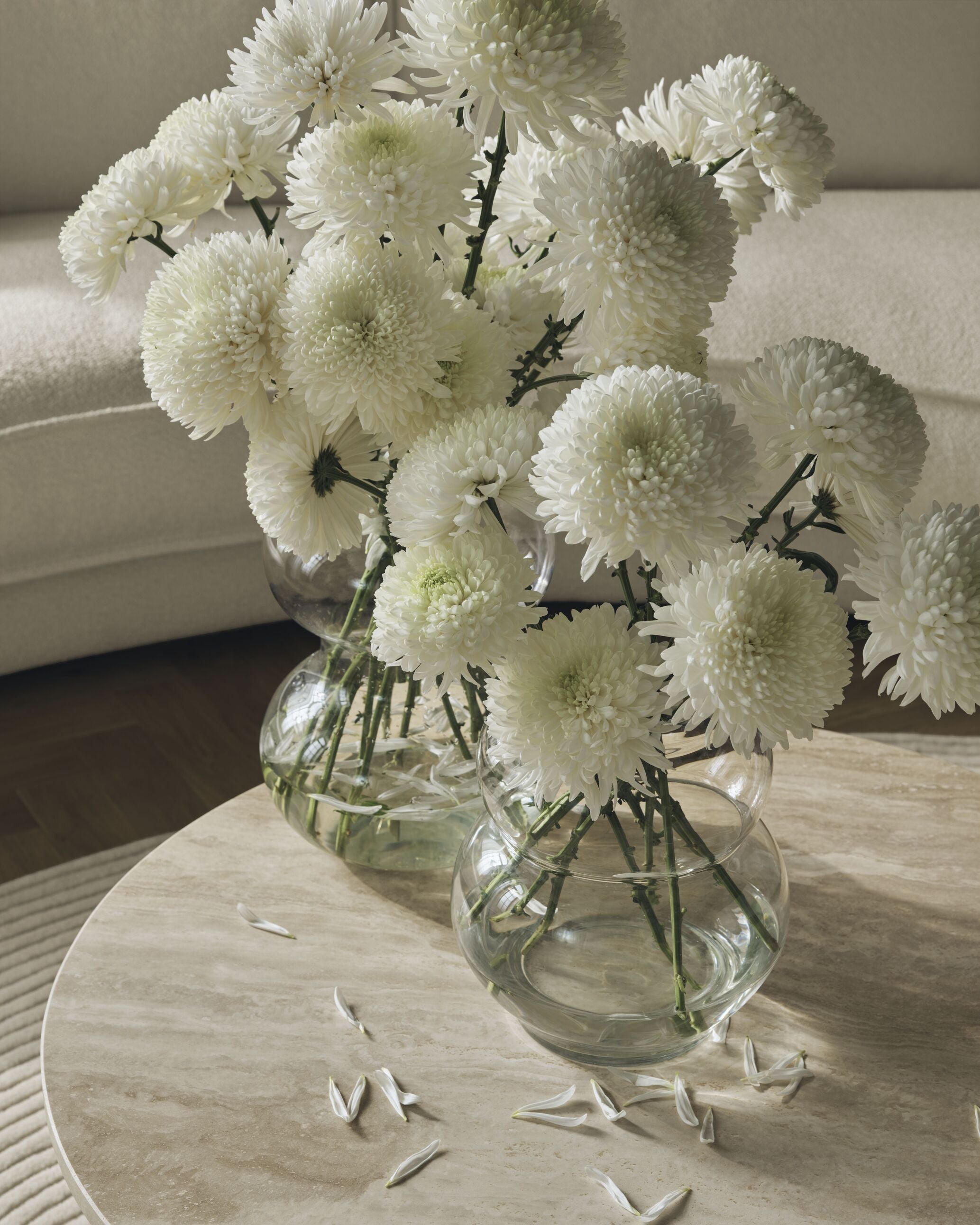 Kulatý konferenčný stolík EIDA pieskový travertín