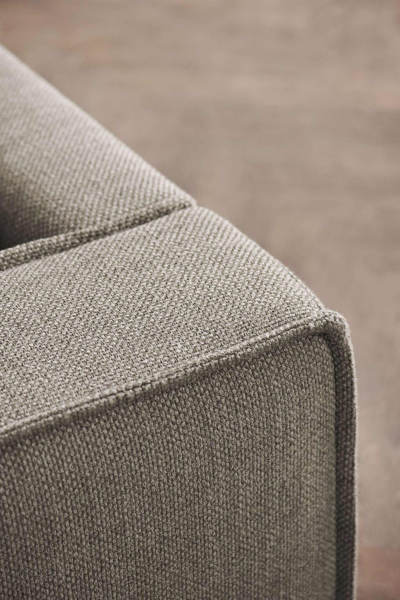 Sofa 2-modulová čalúnená NOORA čierna základňa