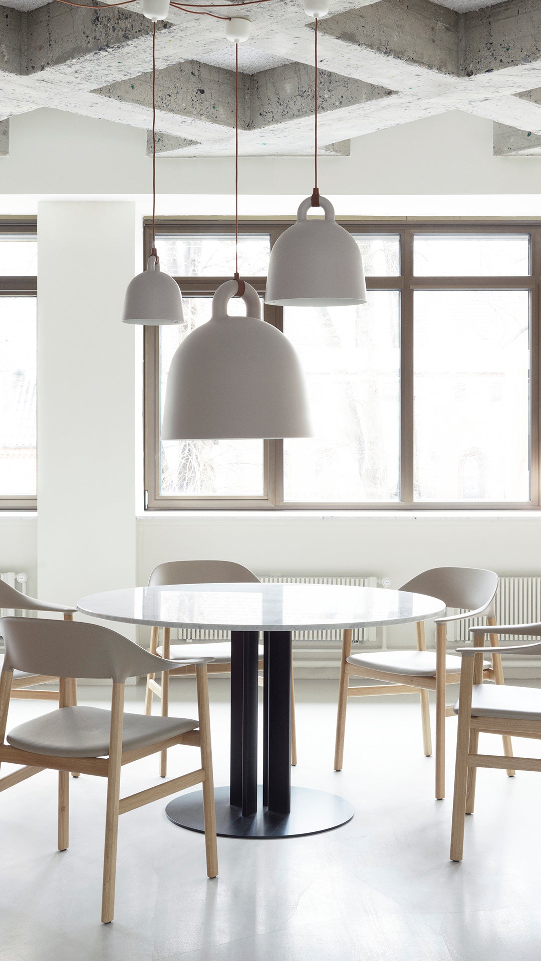 Závesná lampa BELL piesková