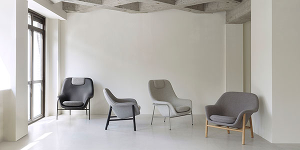 Drape High W. Headrest Drape armchair with a gray metal base