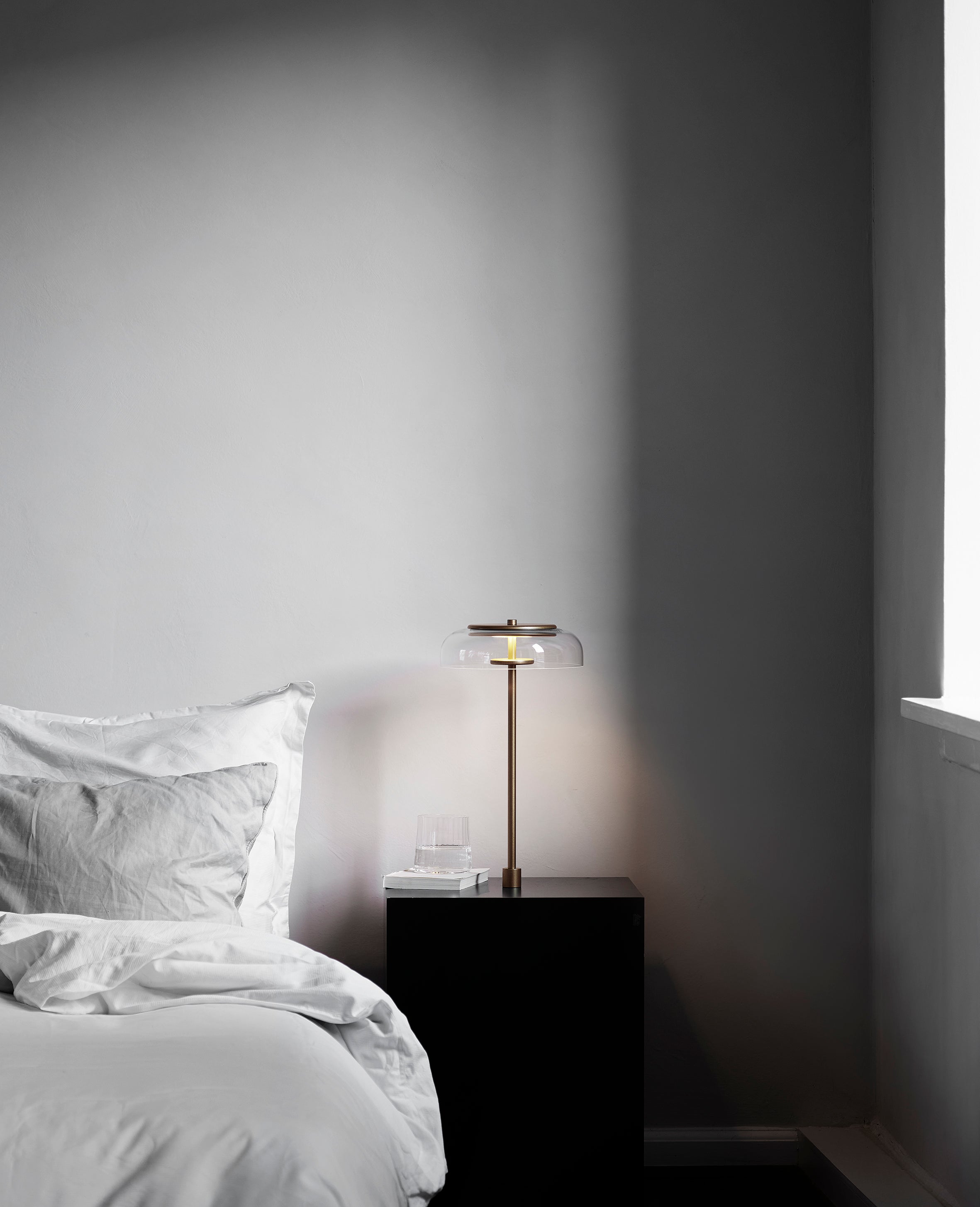 Stolná lampa BLOSSI zlatá s priehľadným sklom