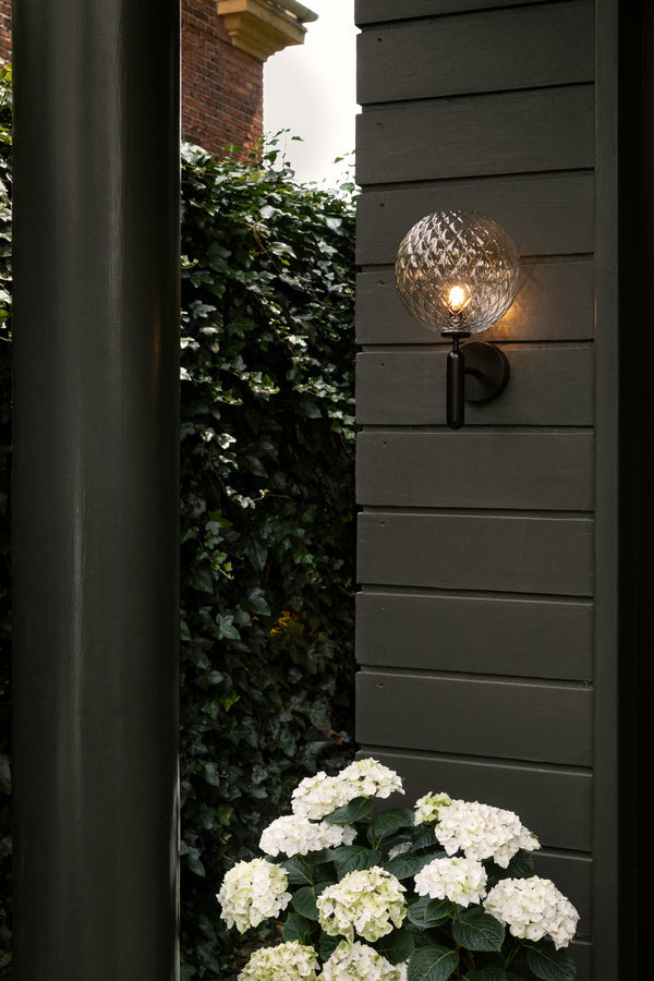 Exteriérová nástenná lampa MIIRA čierna s priehľadným sklom