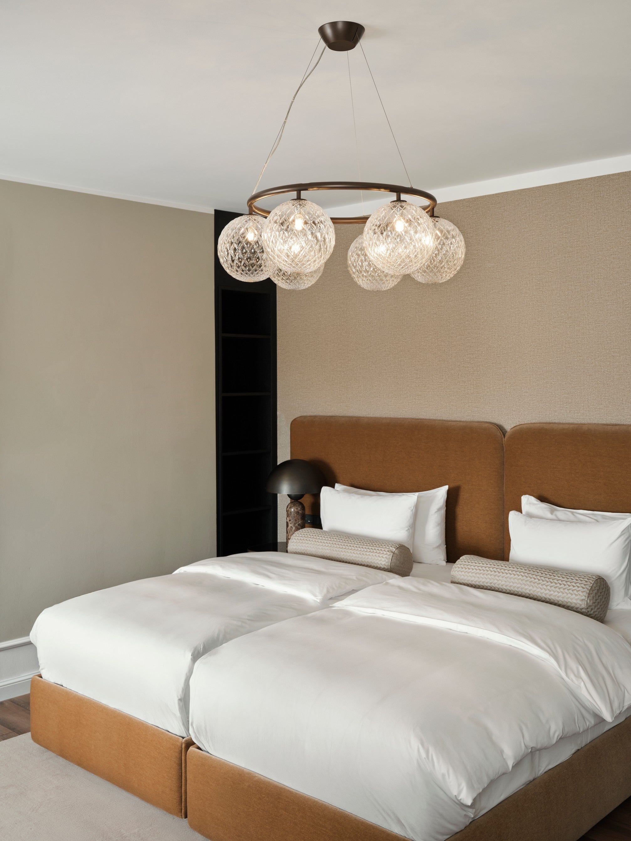 Závesná lampa MIIRA 6 CIRCULAR tmavohnedá s priehľadným sklom