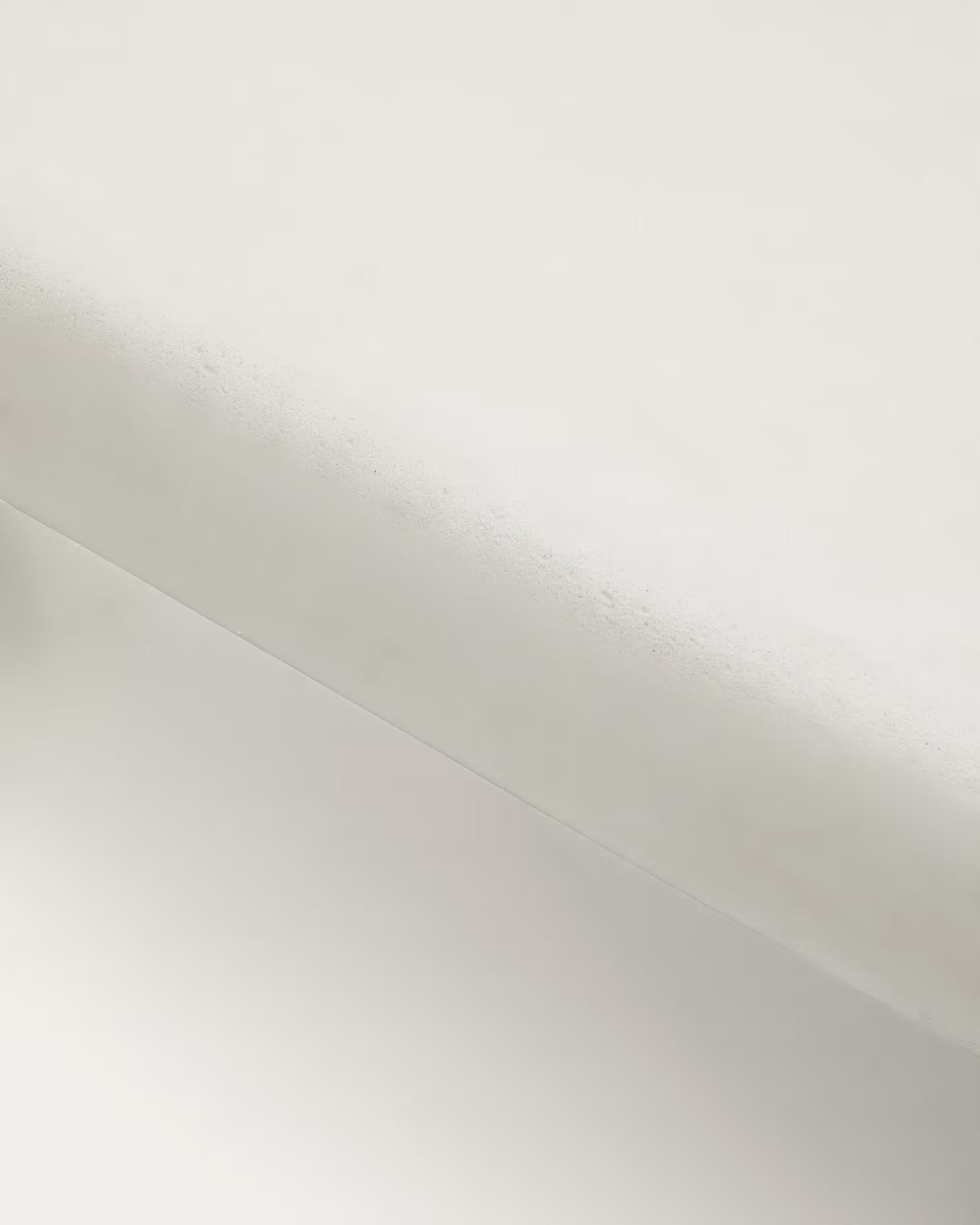 Záhradný konferenčný stolík LABRA z cementu a akáciového dreva