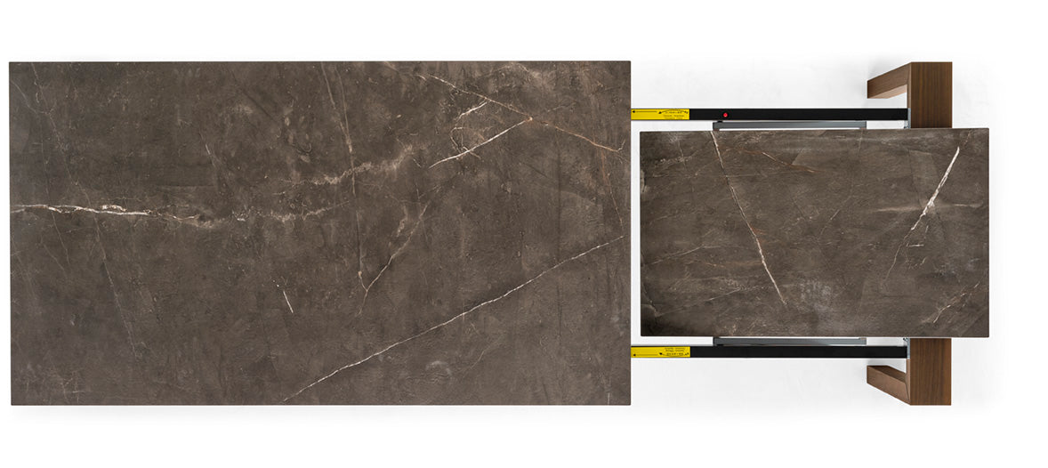 Rozkladací stôl OMNIA s hnedou doskou a tmavou drevenou základňou