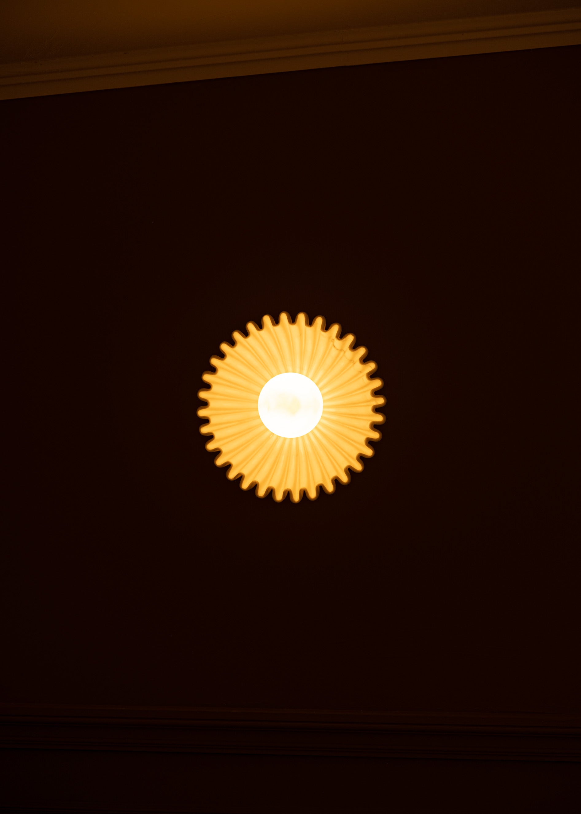 Nástenné svietidlo OSTRO biely mramor