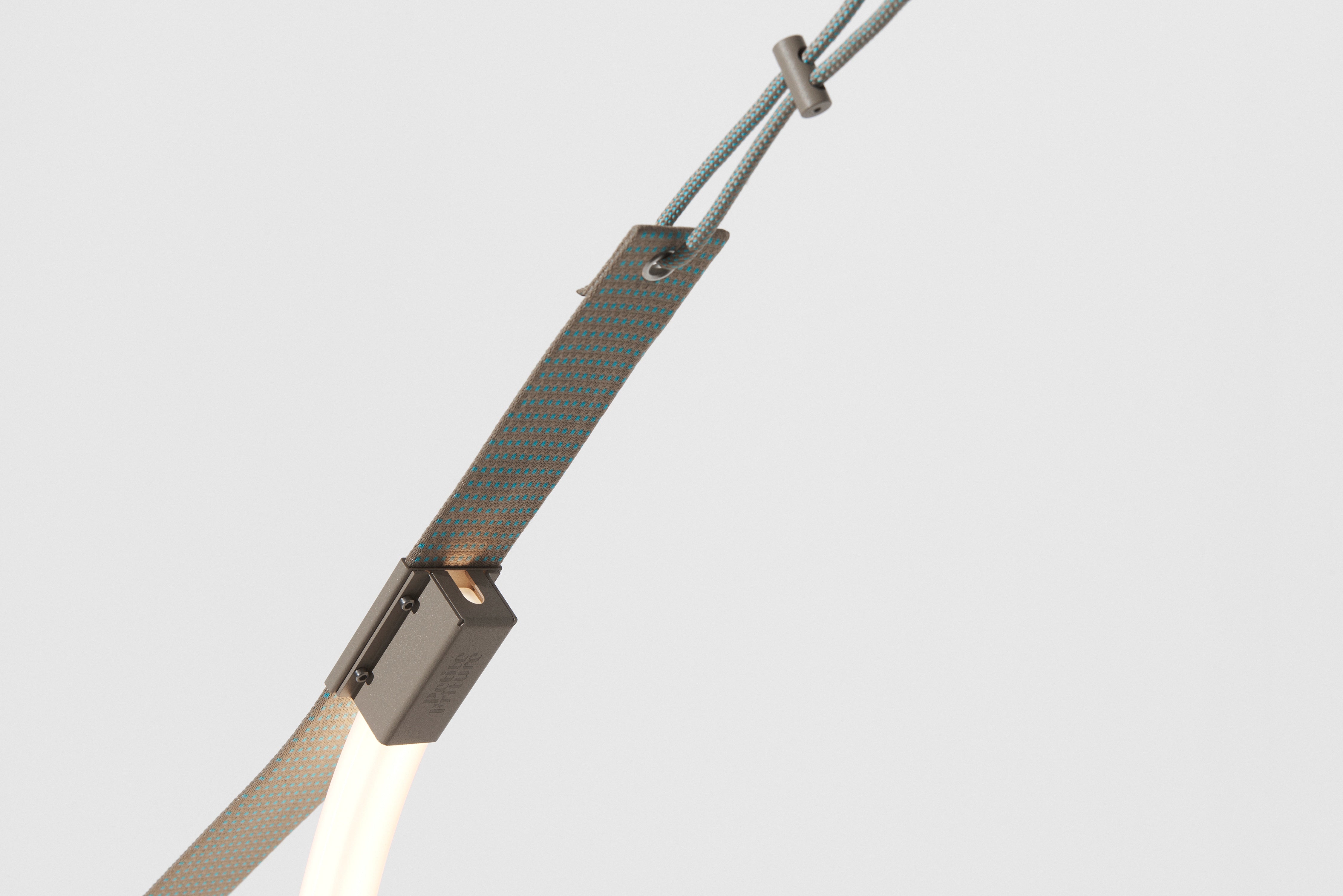Lampa visiacá SPLINE béžová s modrou