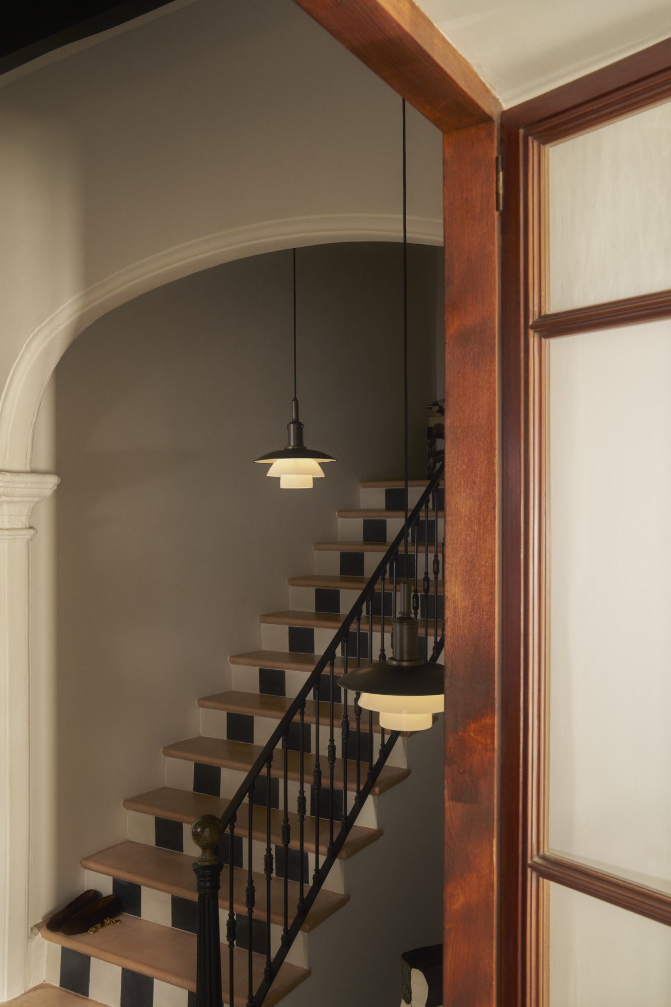 Závesná lampa PH 3/3 biela s čiernym matným povrchom