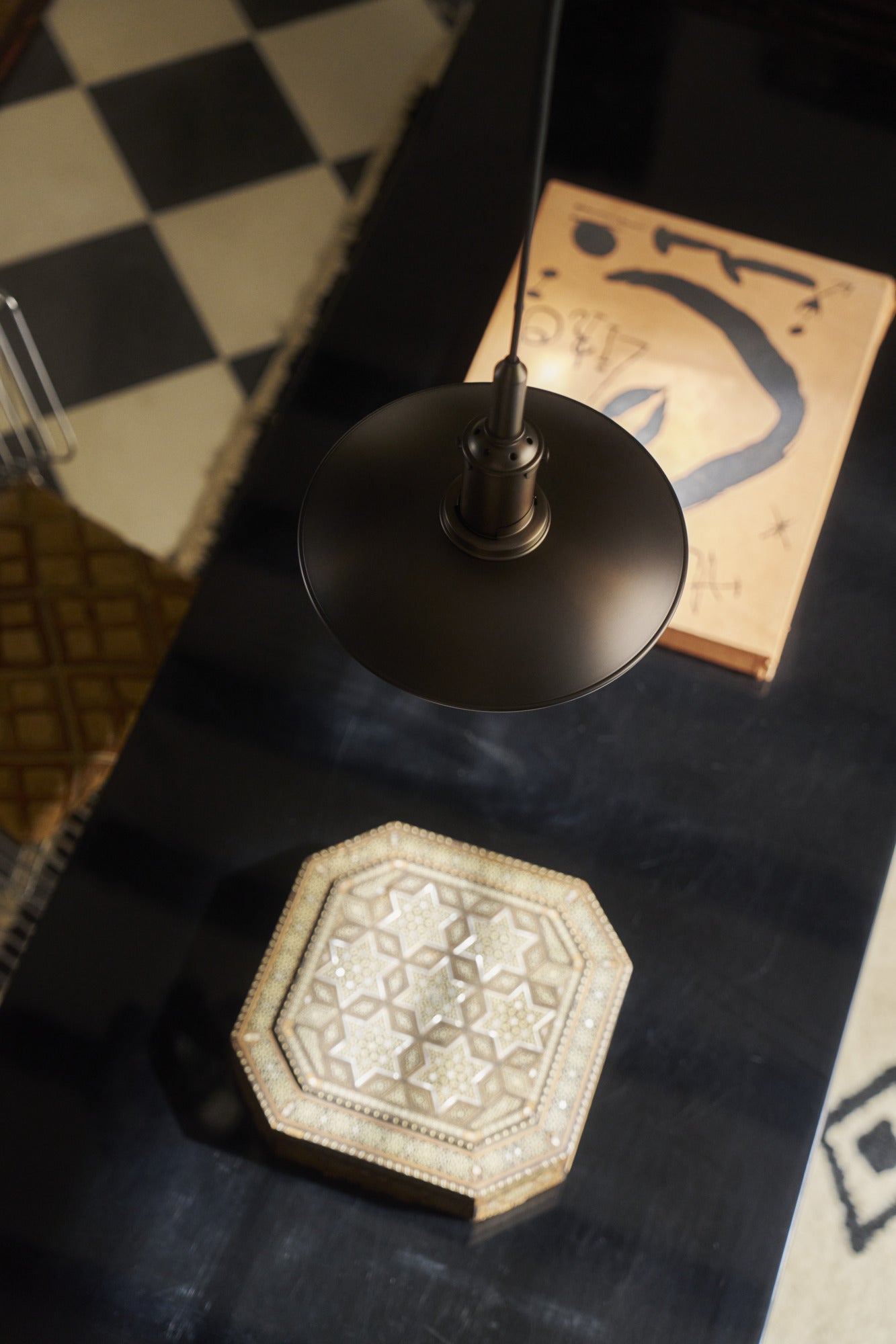 Závesná lampa PH 3/3 biela s čiernym matným povrchom