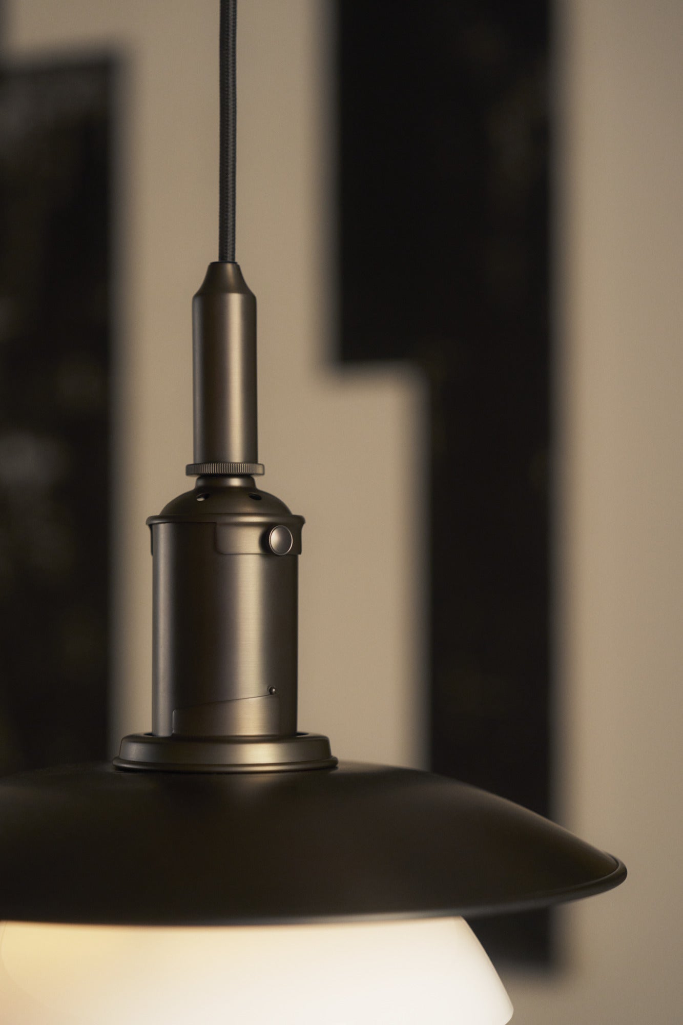 Závesná lampa PH 3/3 biela s čiernym matným povrchom