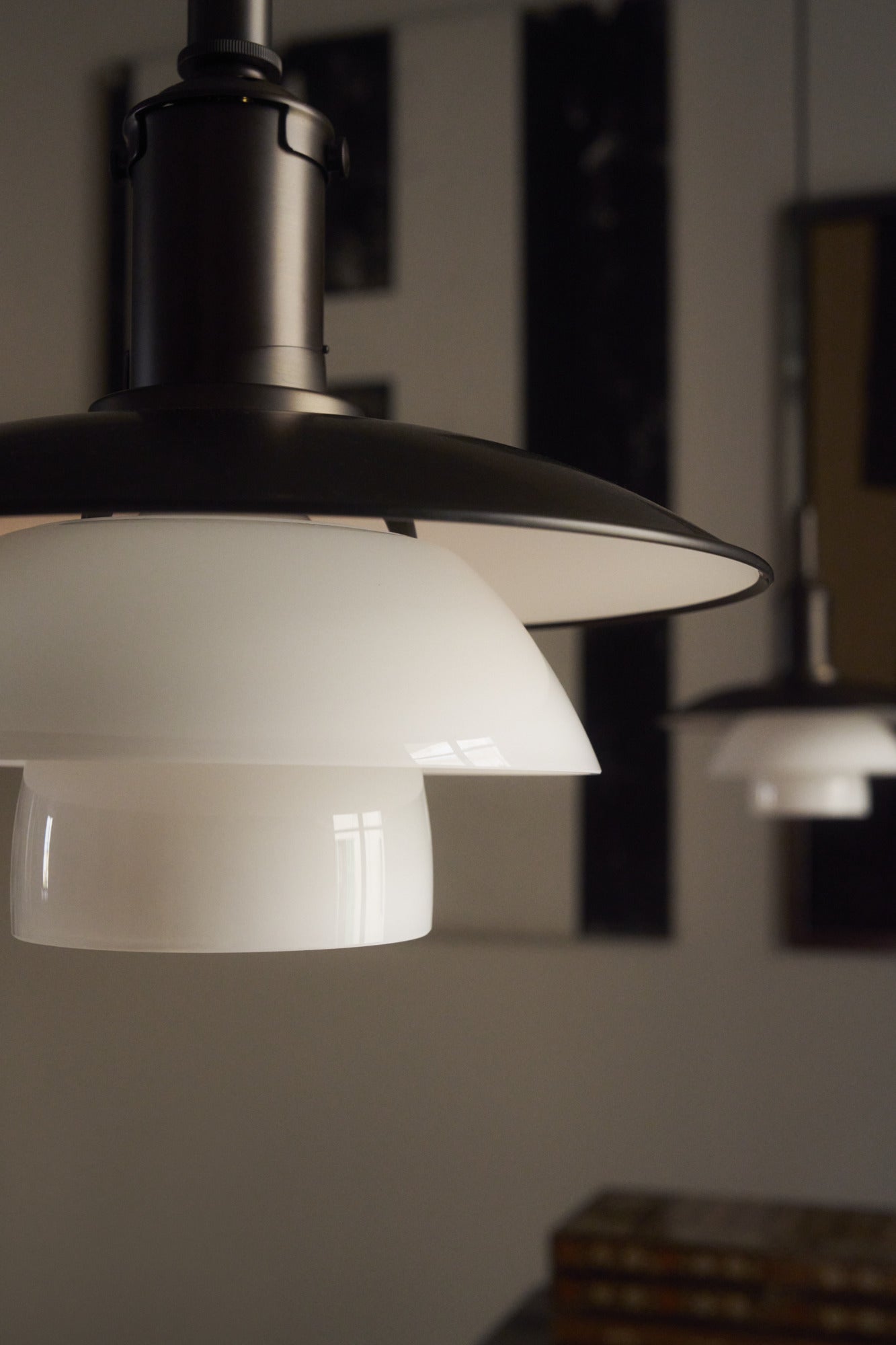 Závesná lampa PH 3/3 biela s čiernym matným povrchom