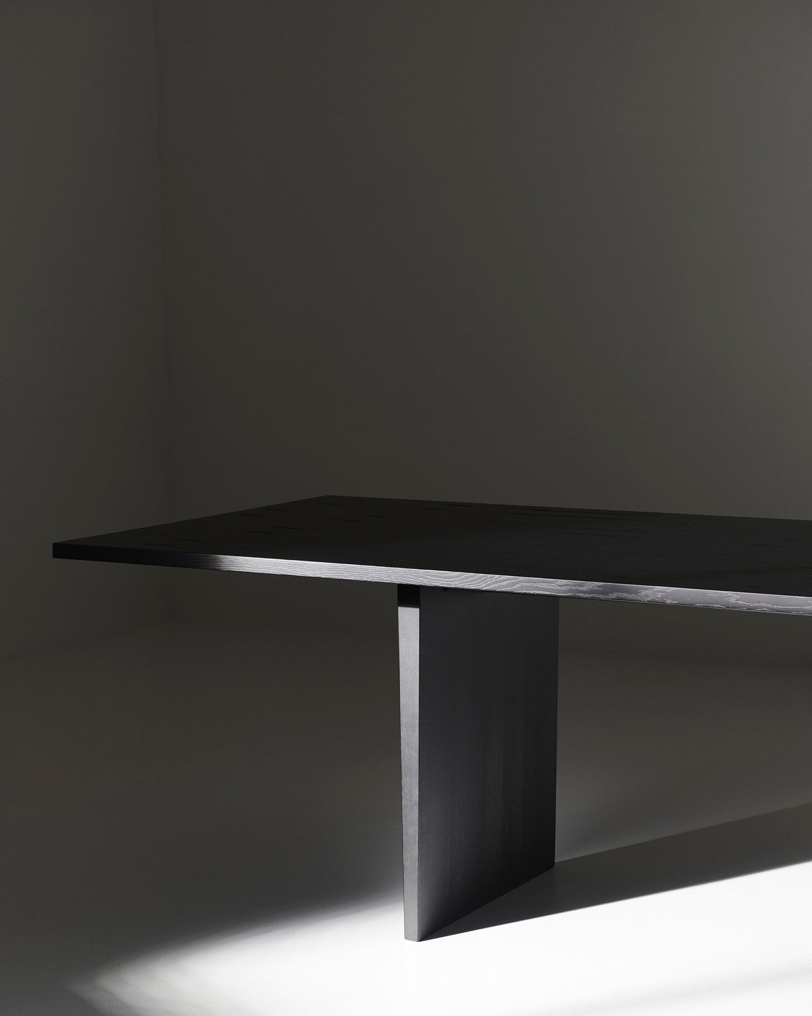 PRIVATE table black ash veneer