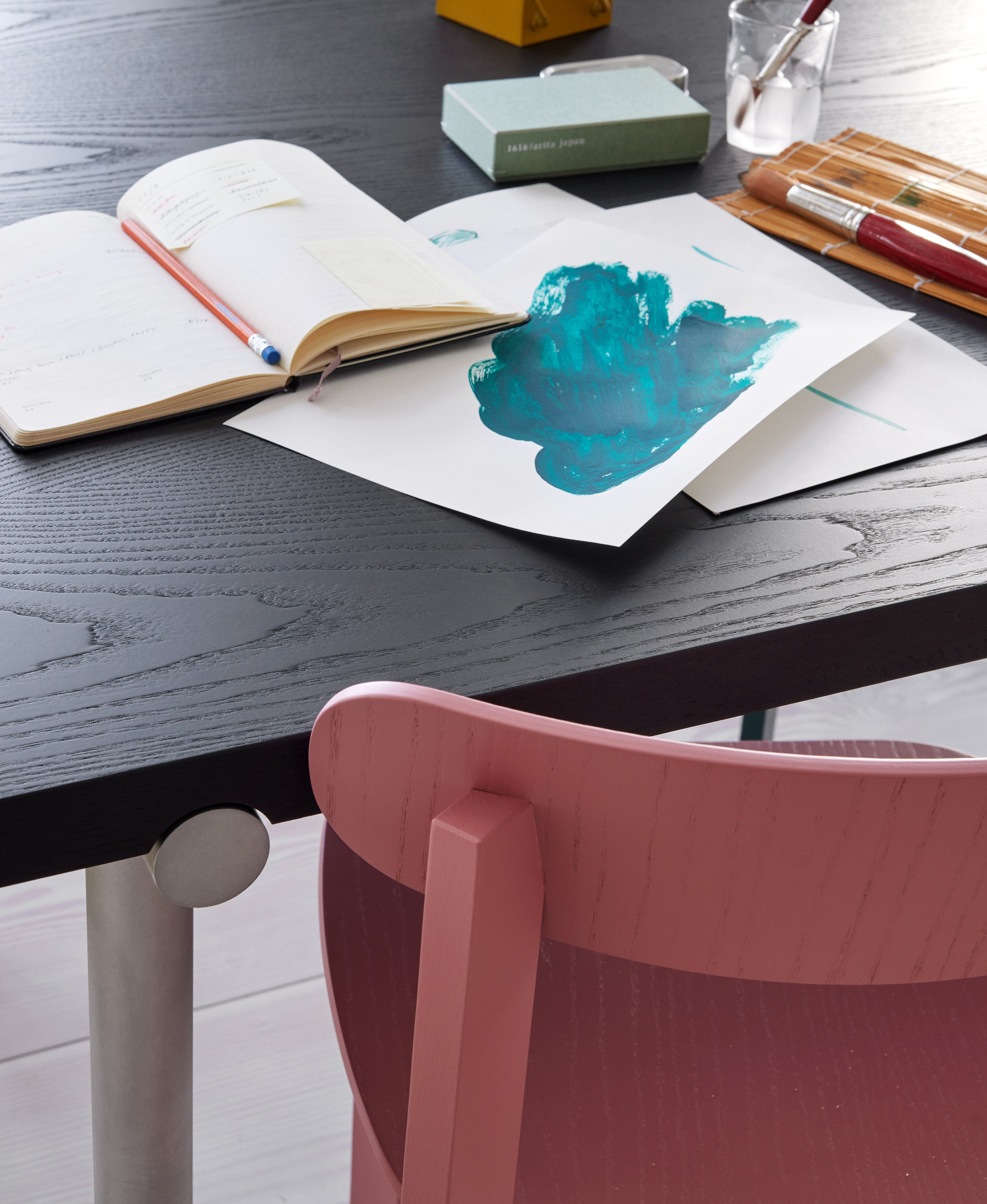 TUBBY TUBE black table with aluminum base