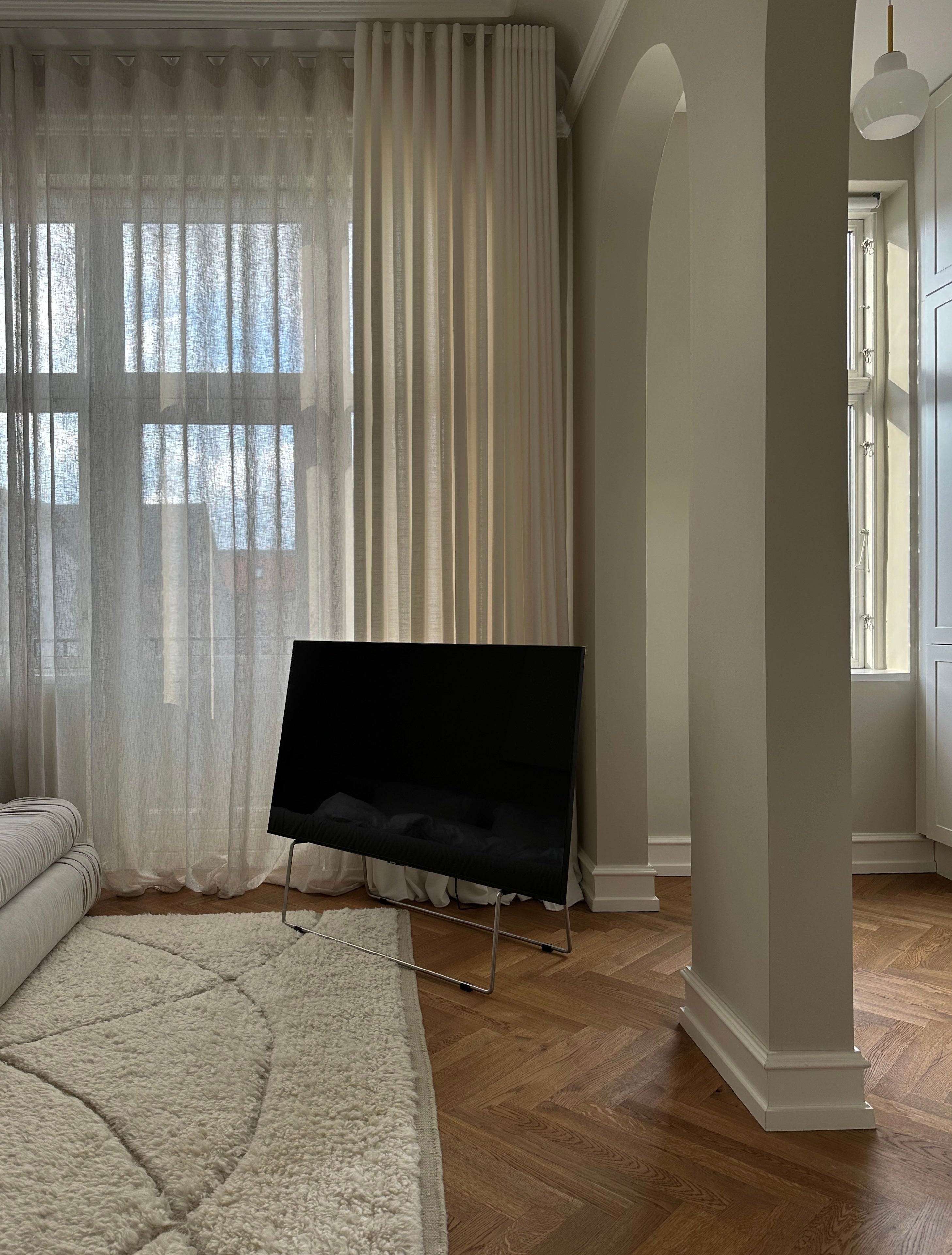 Stojak RTV CARRY srebrny