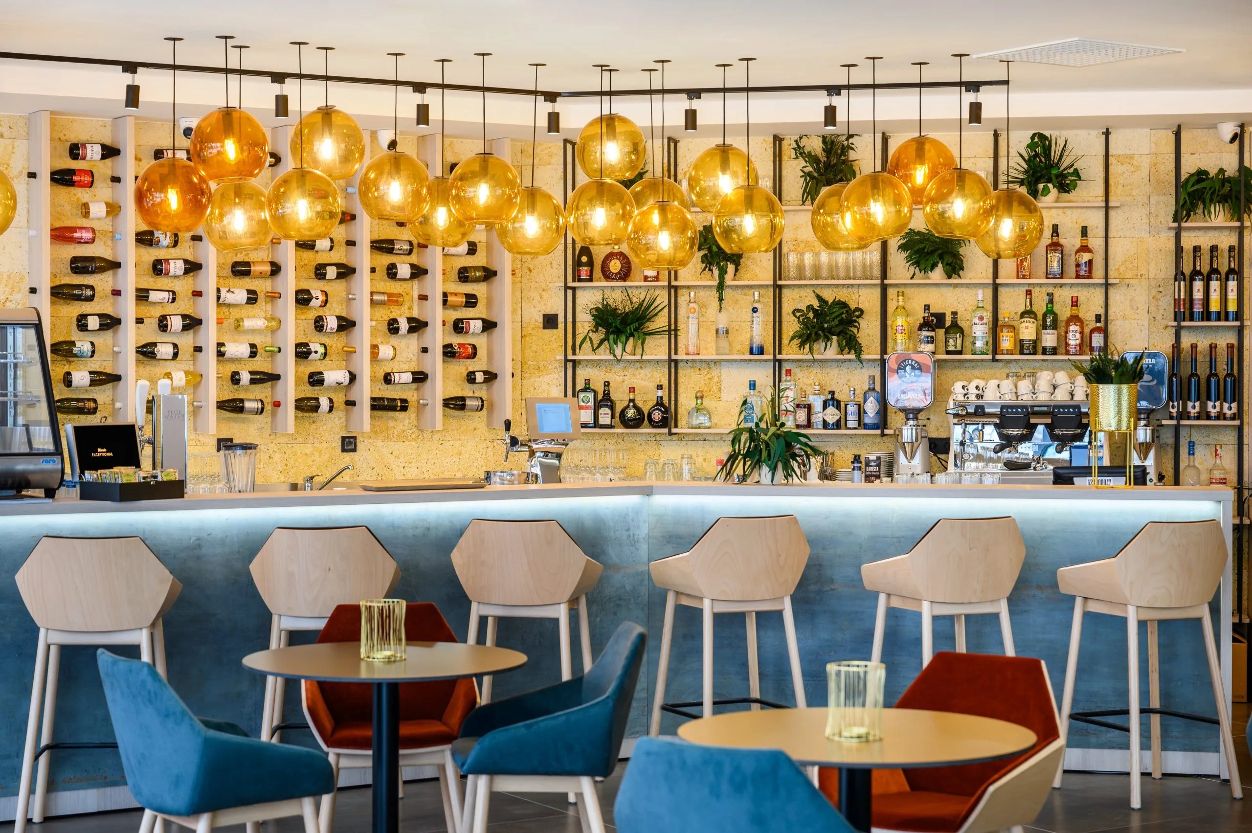 HOKER TUK H-5051 Upholstered