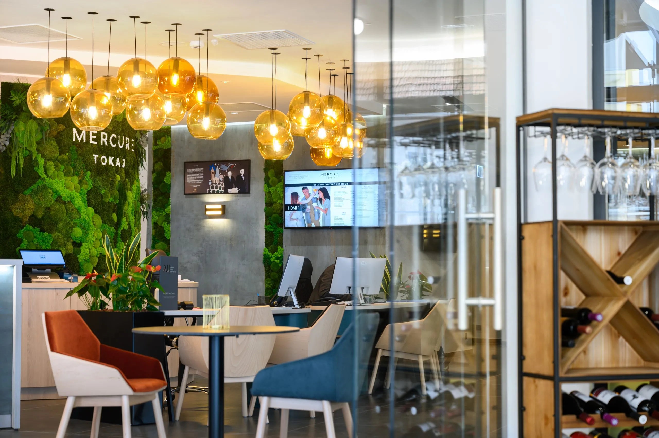 HOKER TUK H-5051 Upholstered