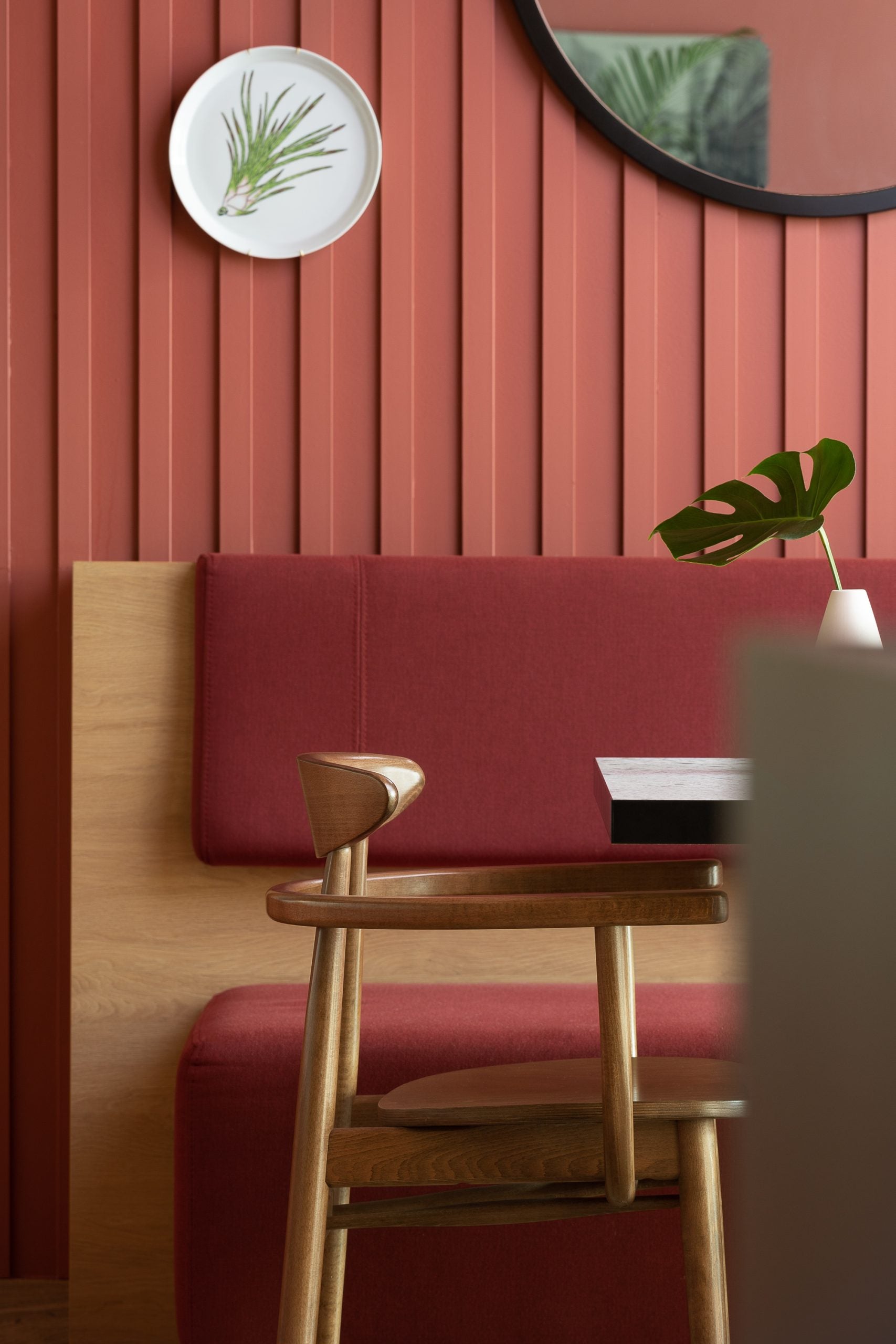 Kreslo s podrúčkami YESTERDAY B-4101 drevené