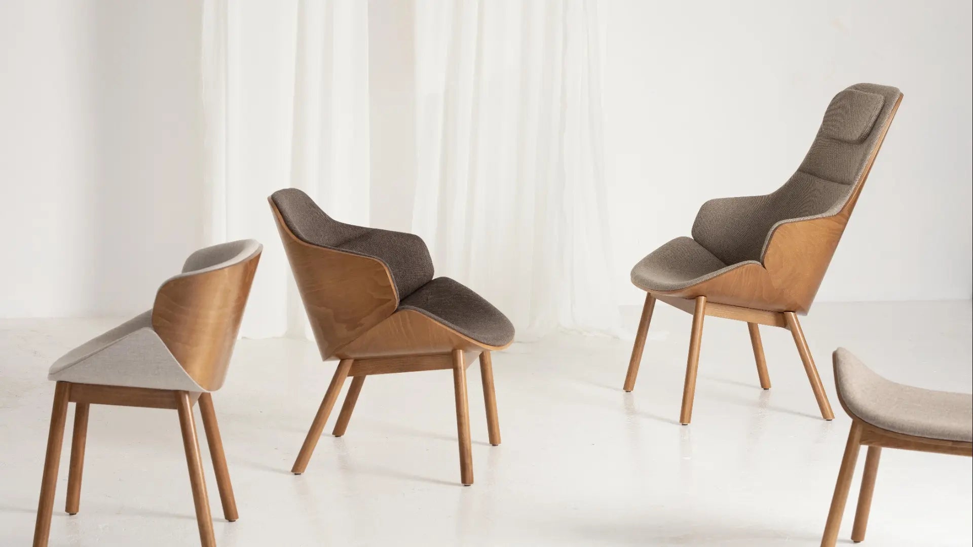 ARIA M-5350 UPHOLESTED armchair