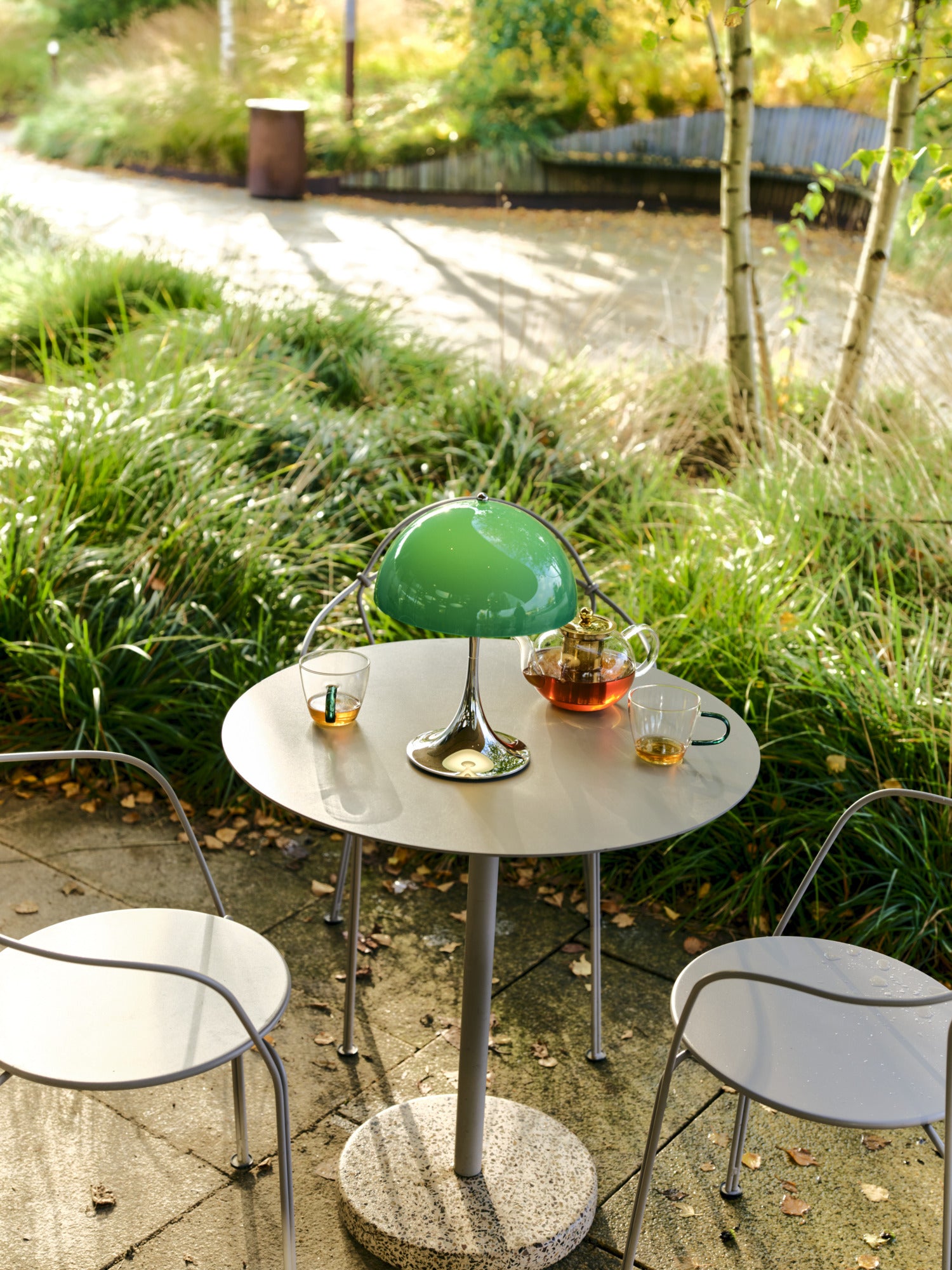 Prenosná lampa PANTHELLA 250 zelená s chrómovaným podstavcom