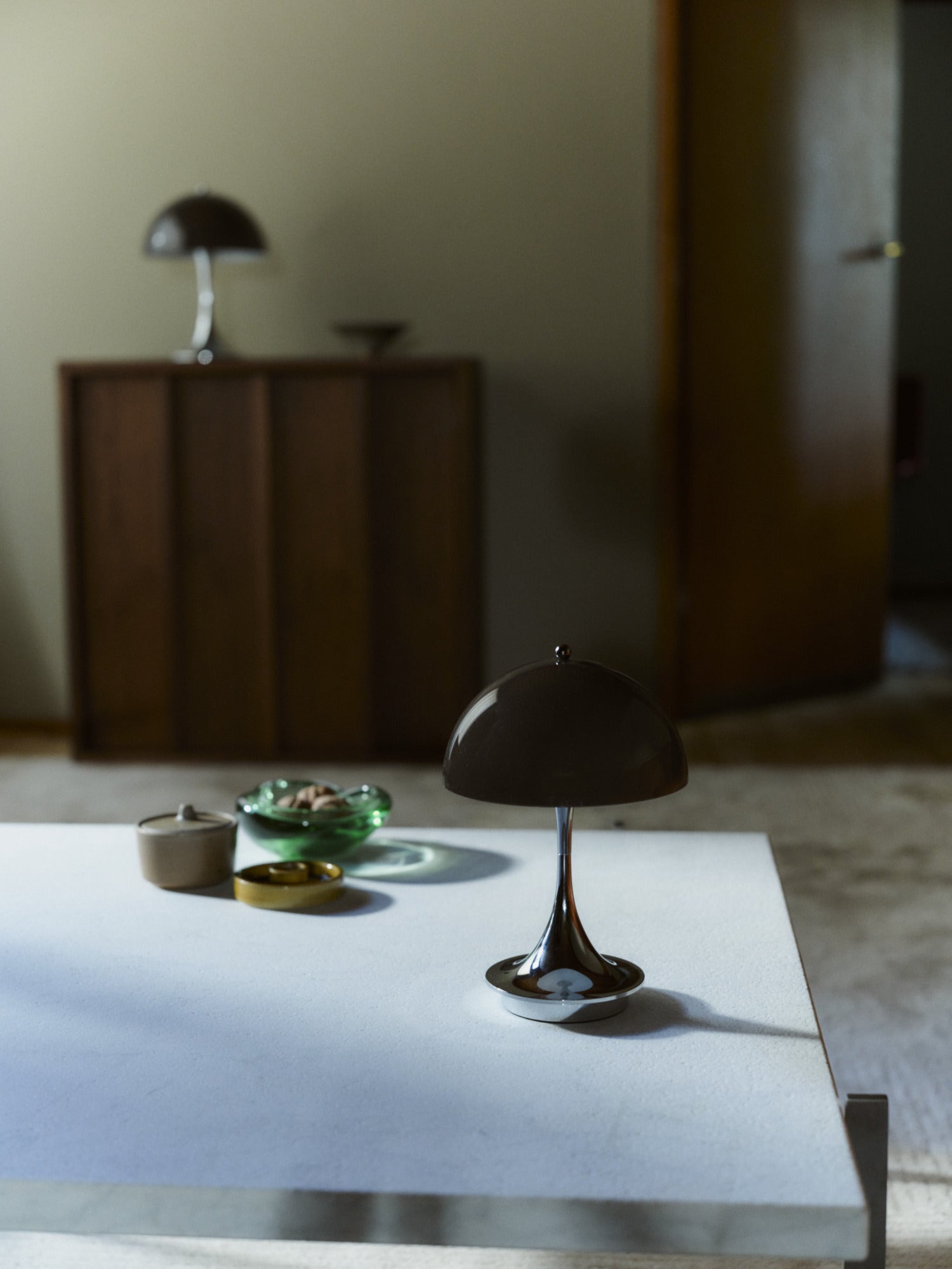 Prenosná lampa PANTHELLA 160 hnedá s chrómovaným podstavcom