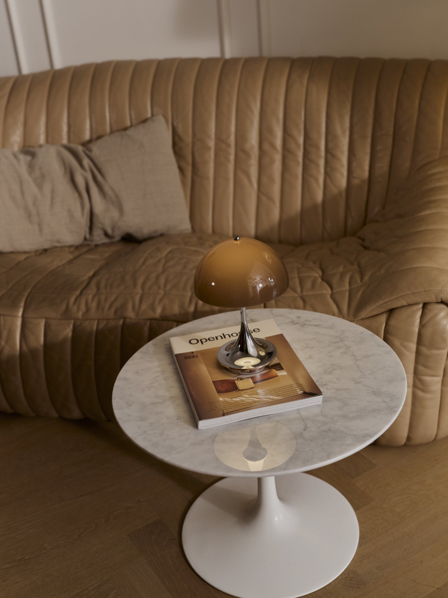 Prenosná lampa PANTHELLA 160 hnedá s chrómovaným podstavcom