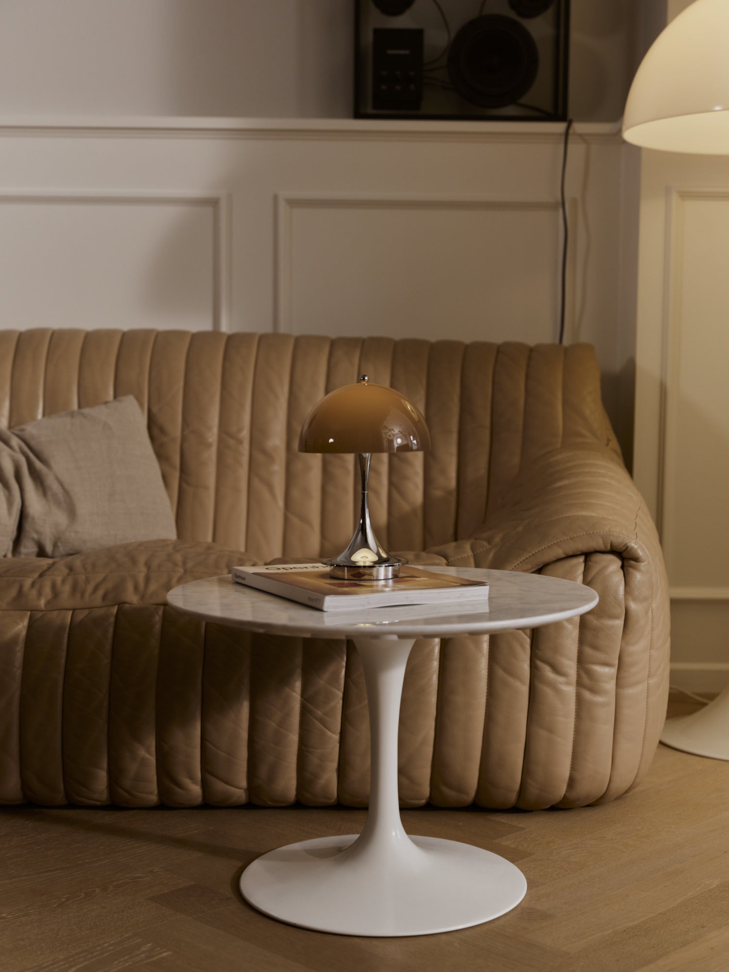 Prenosná lampa PANTHELLA 160 hnedá s chrómovaným podstavcom