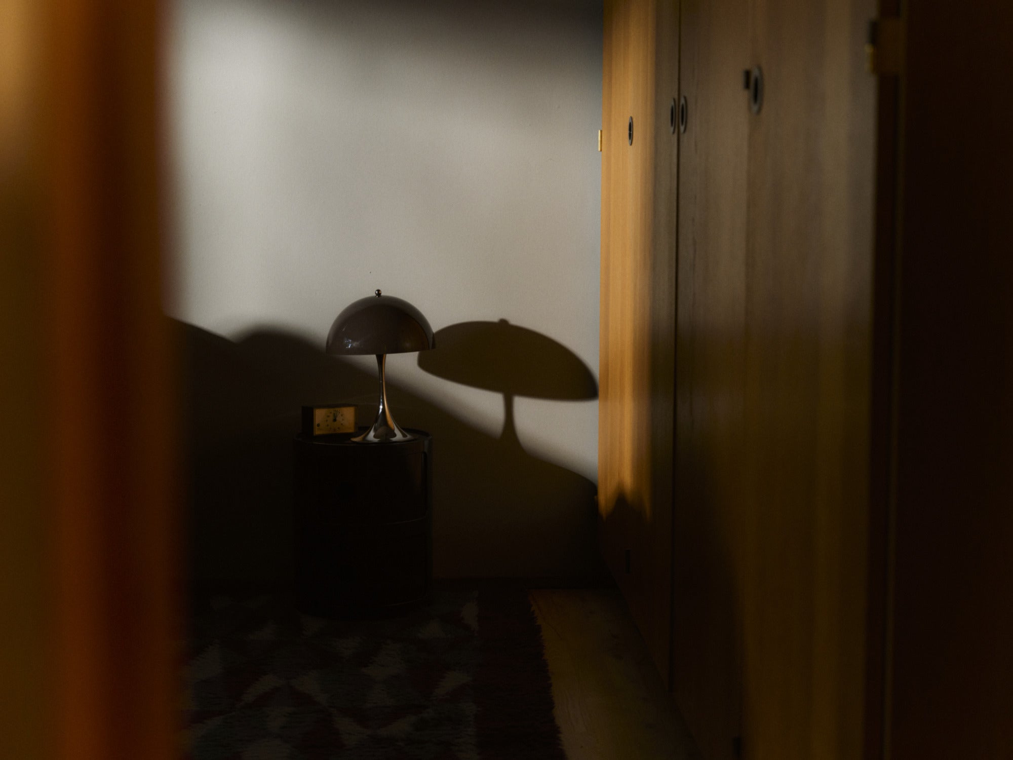 Prenosná lampa PANTHELLA 250 zelená s chrómovaným podstavcom