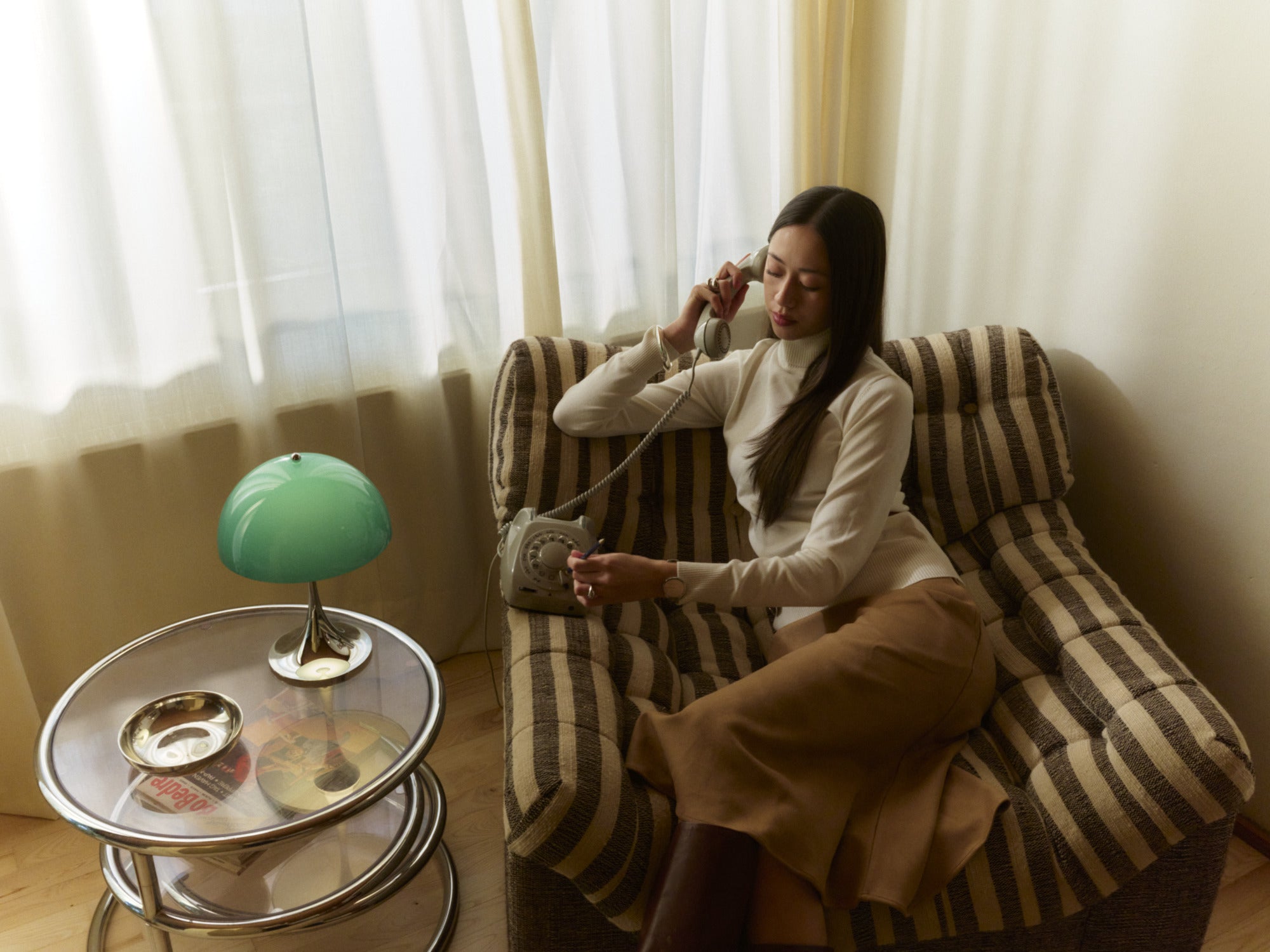 Prenosná lampa PANTHELLA 250 zelená s chrómovaným podstavcom