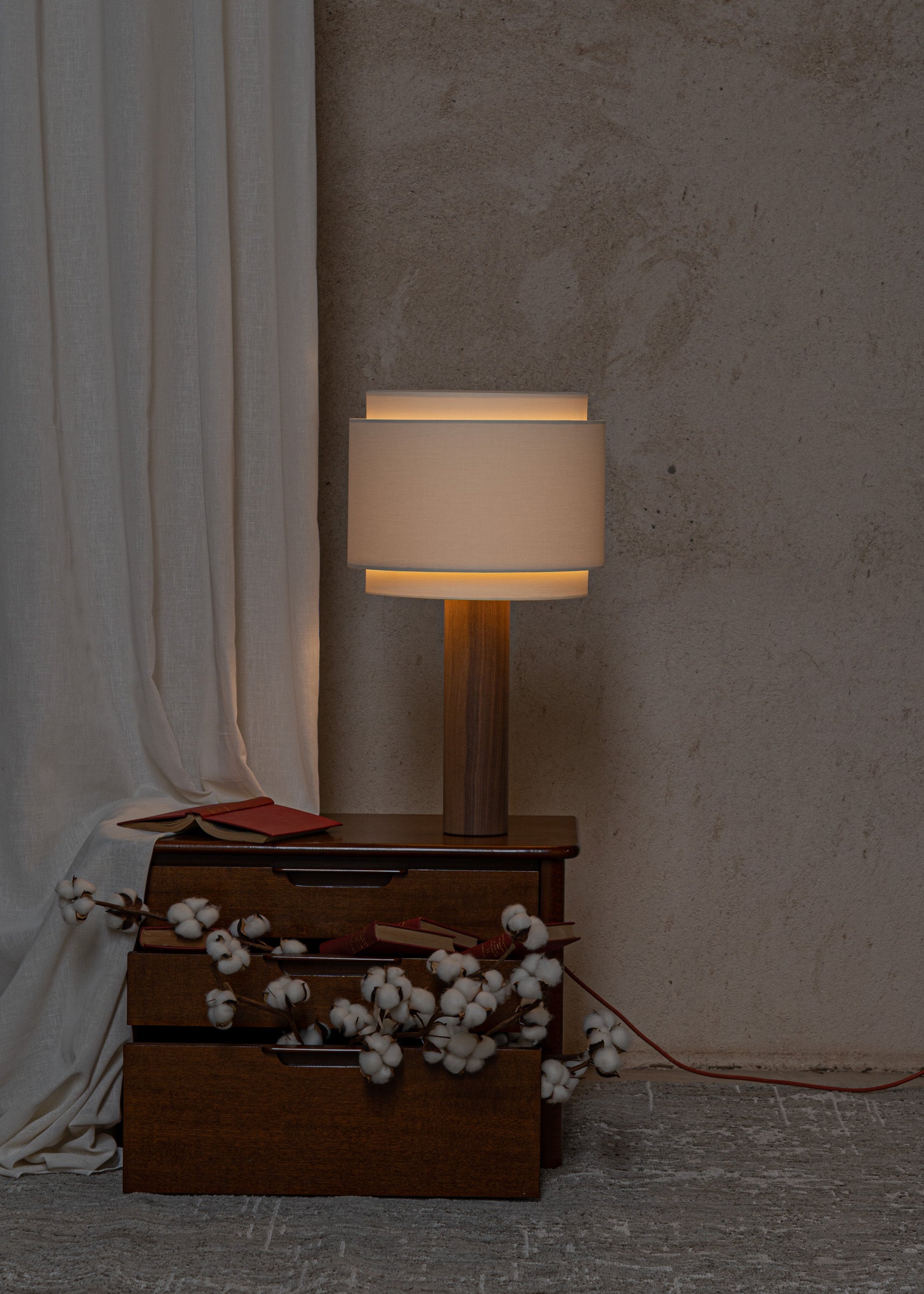 Stolná lampa PIPO DUOBLE orechové drevo