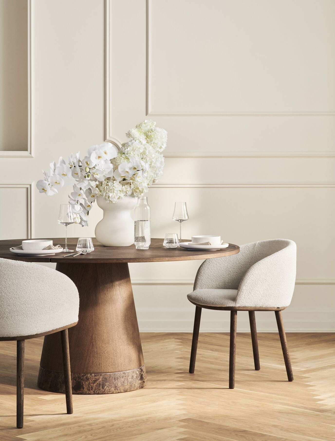 Okrúhly stôl PIRO z dubového dreva