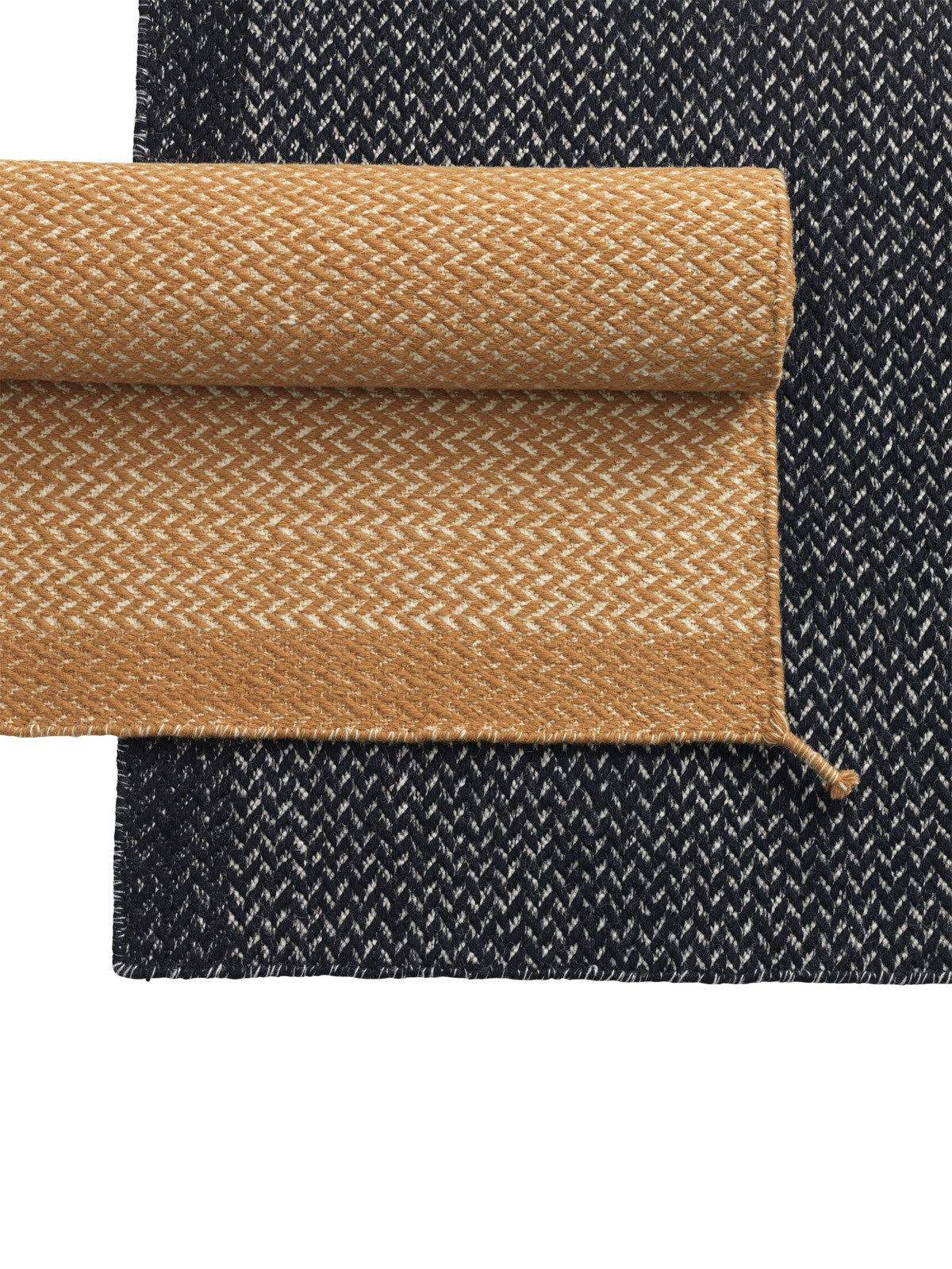 Oranžový koberec PLY