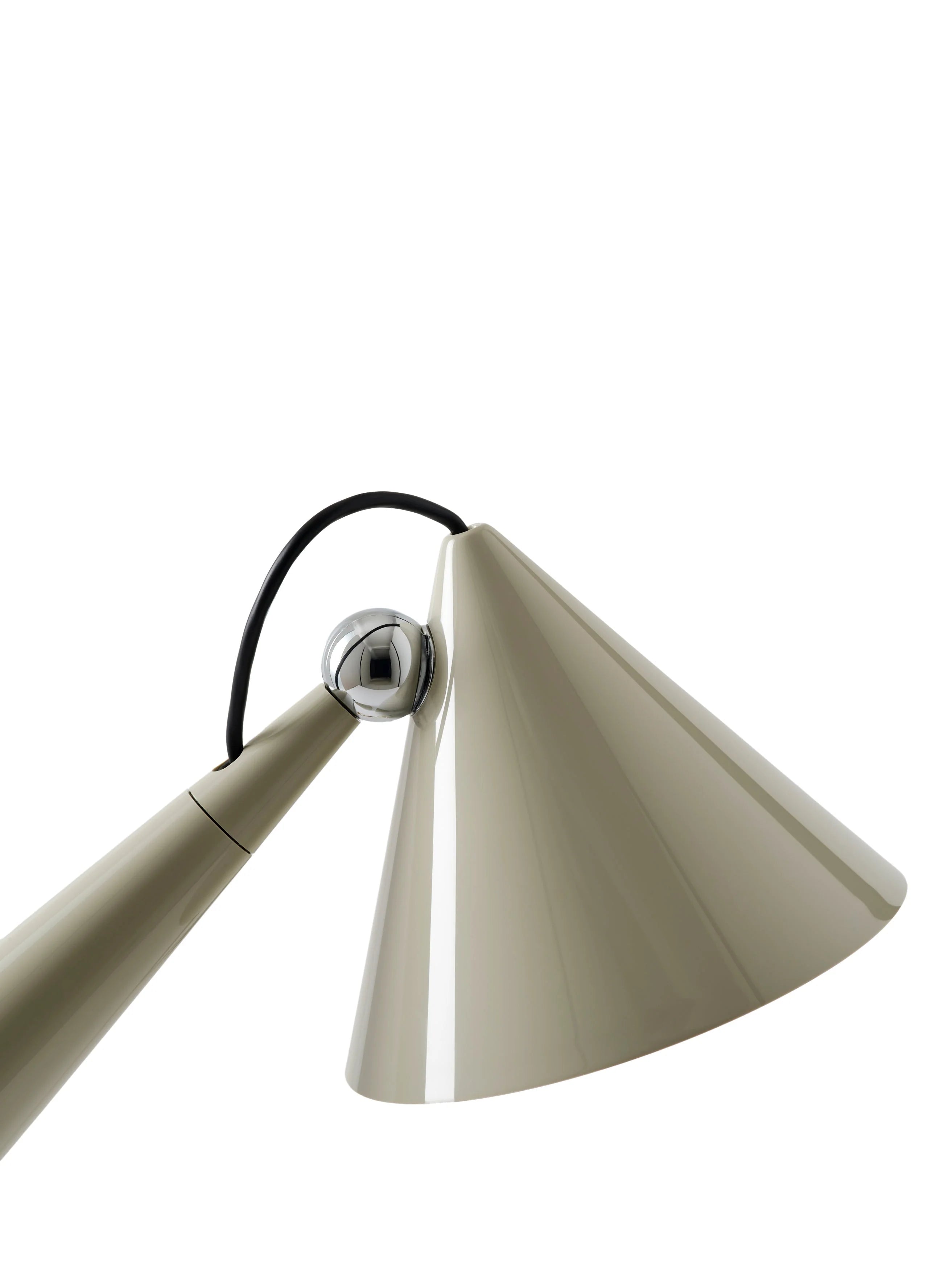 POSE cream table lamp
