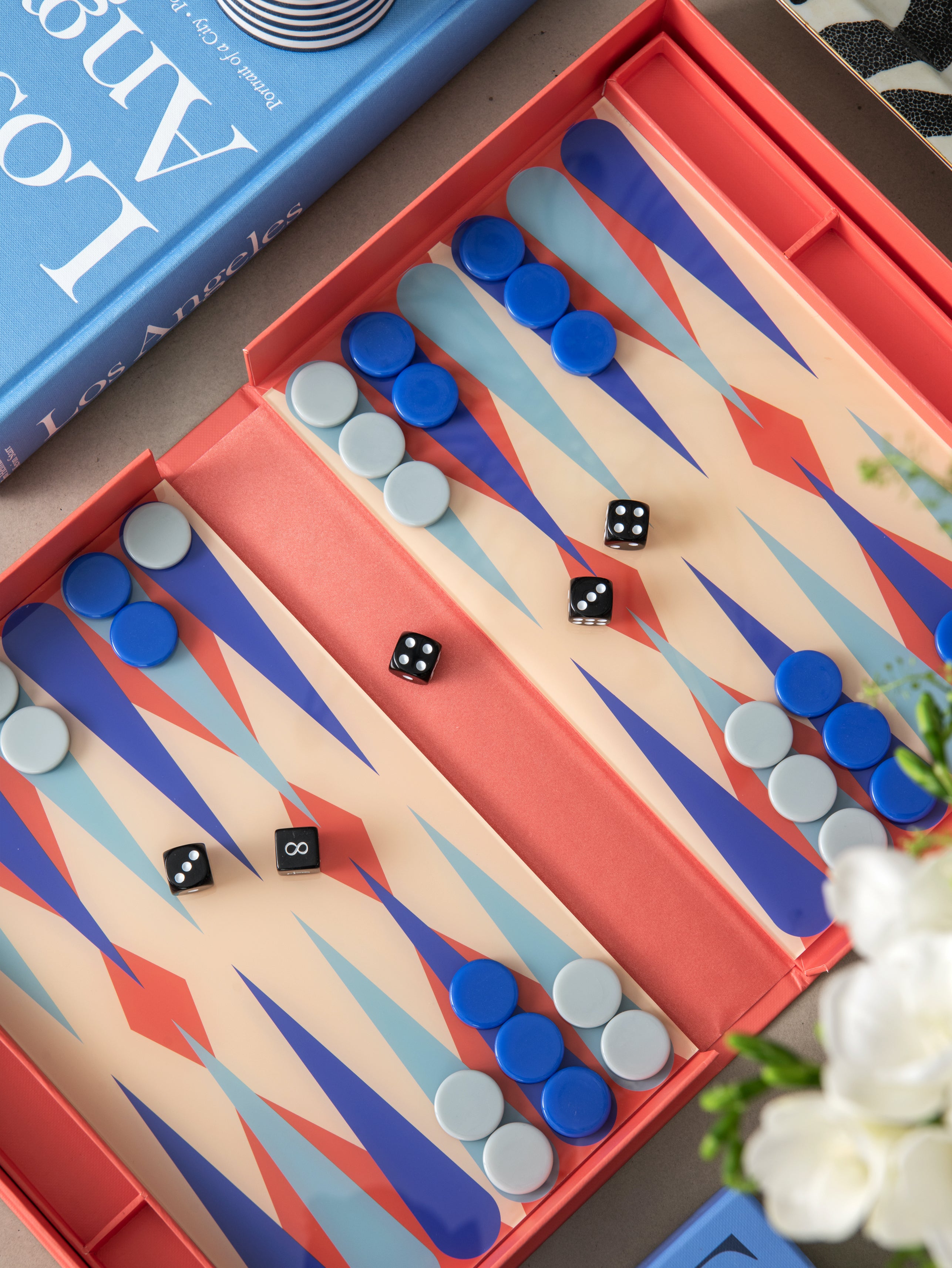 Súprava na hru v backgammon ART OF BACKGAMMON červená s modrou