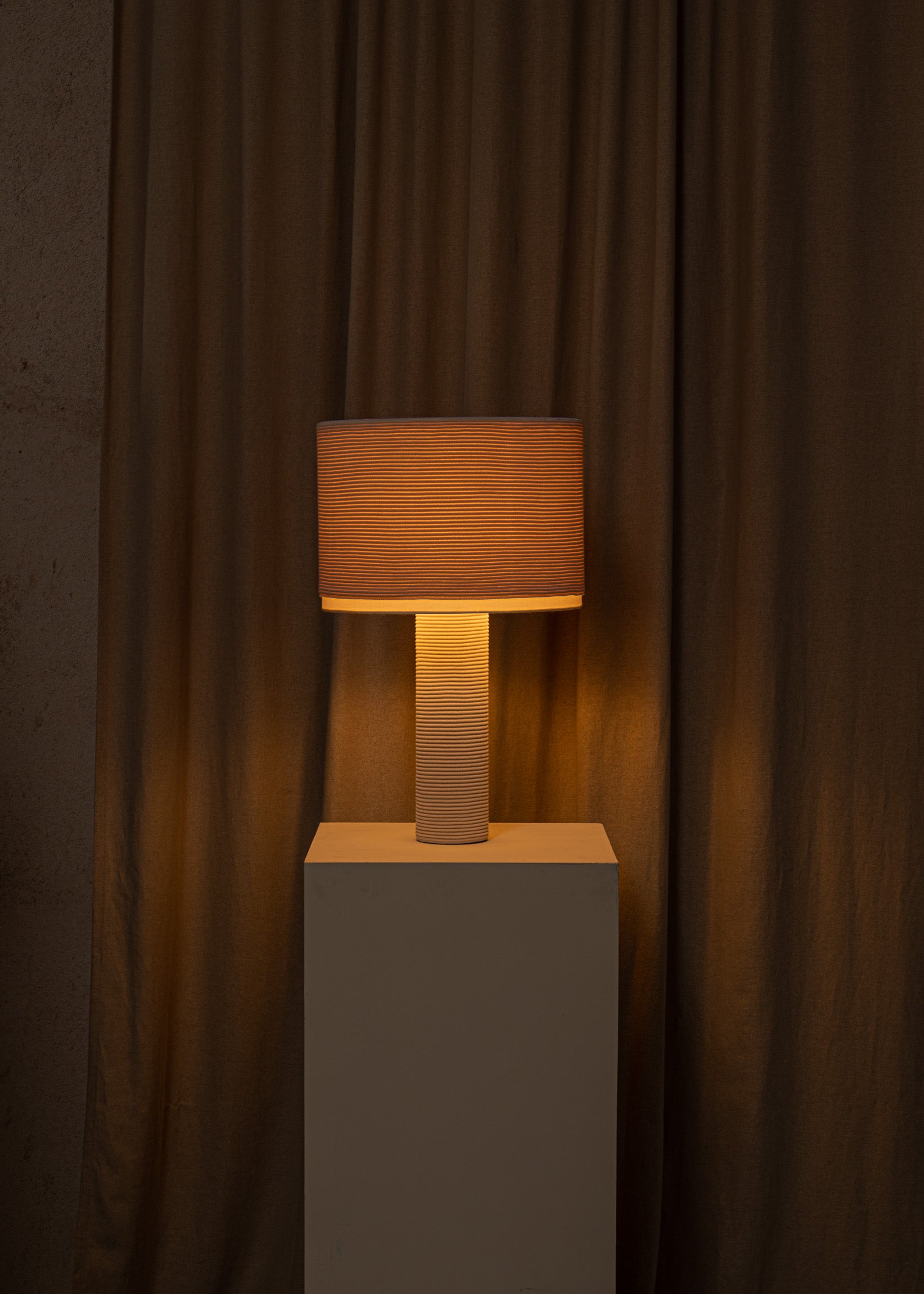 Stolná lampa PYJAMA béžová vlna