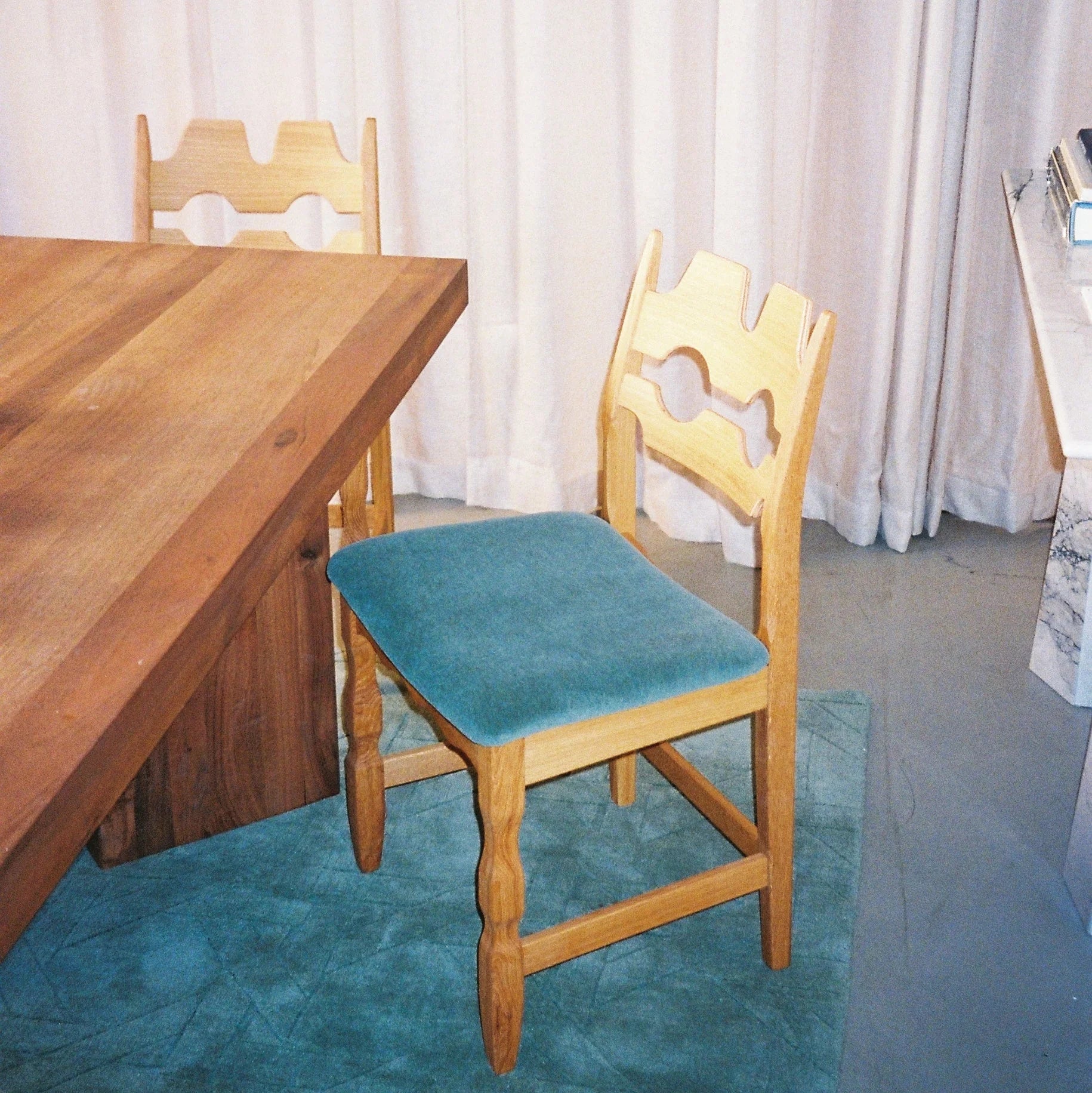 RAZOR Chair blue with oak base