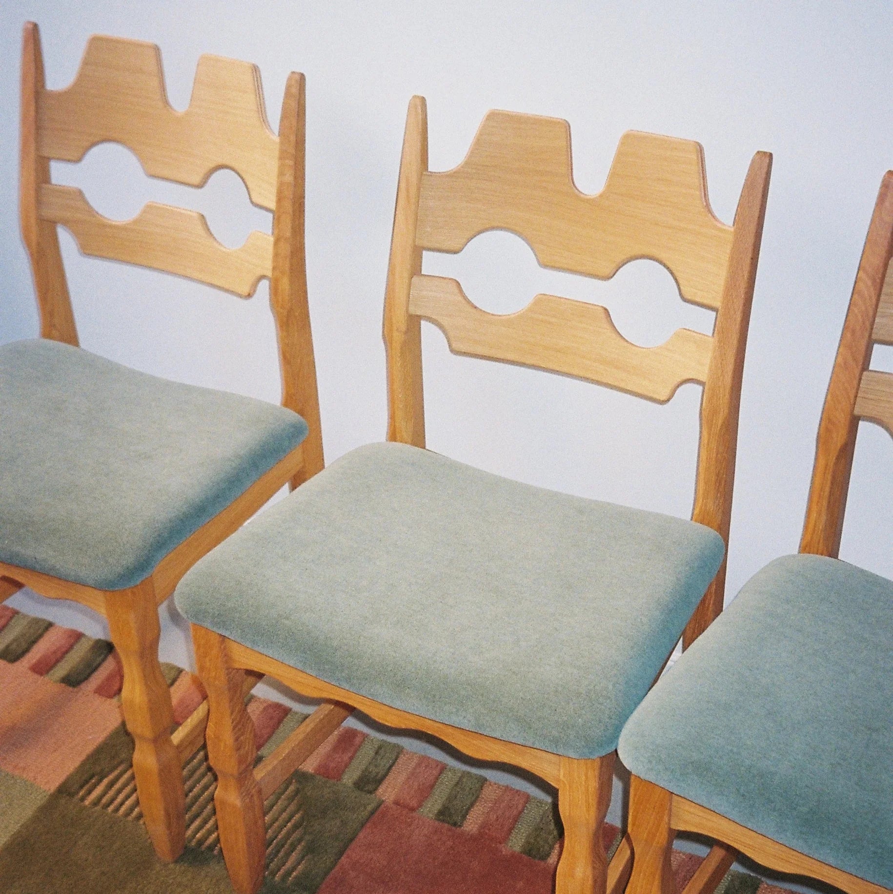 RAZOR Chair blue with oak base