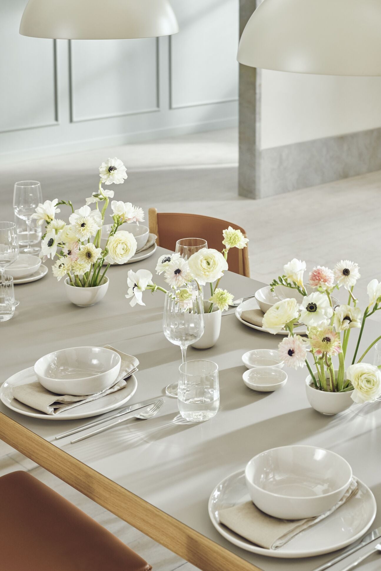 Stôl RONYA dubový dyha s dubovou základňou