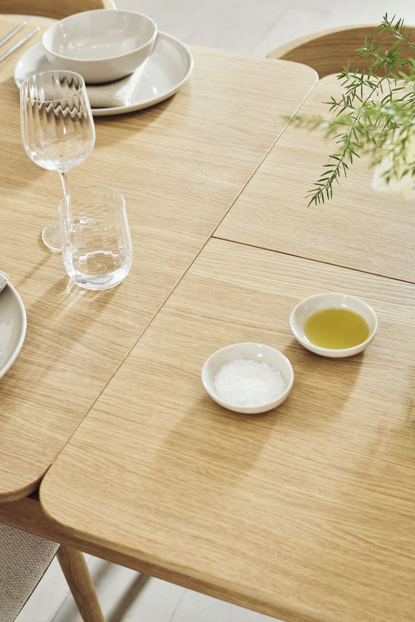 Stôl RONYA dubový dyha s dubovou základňou