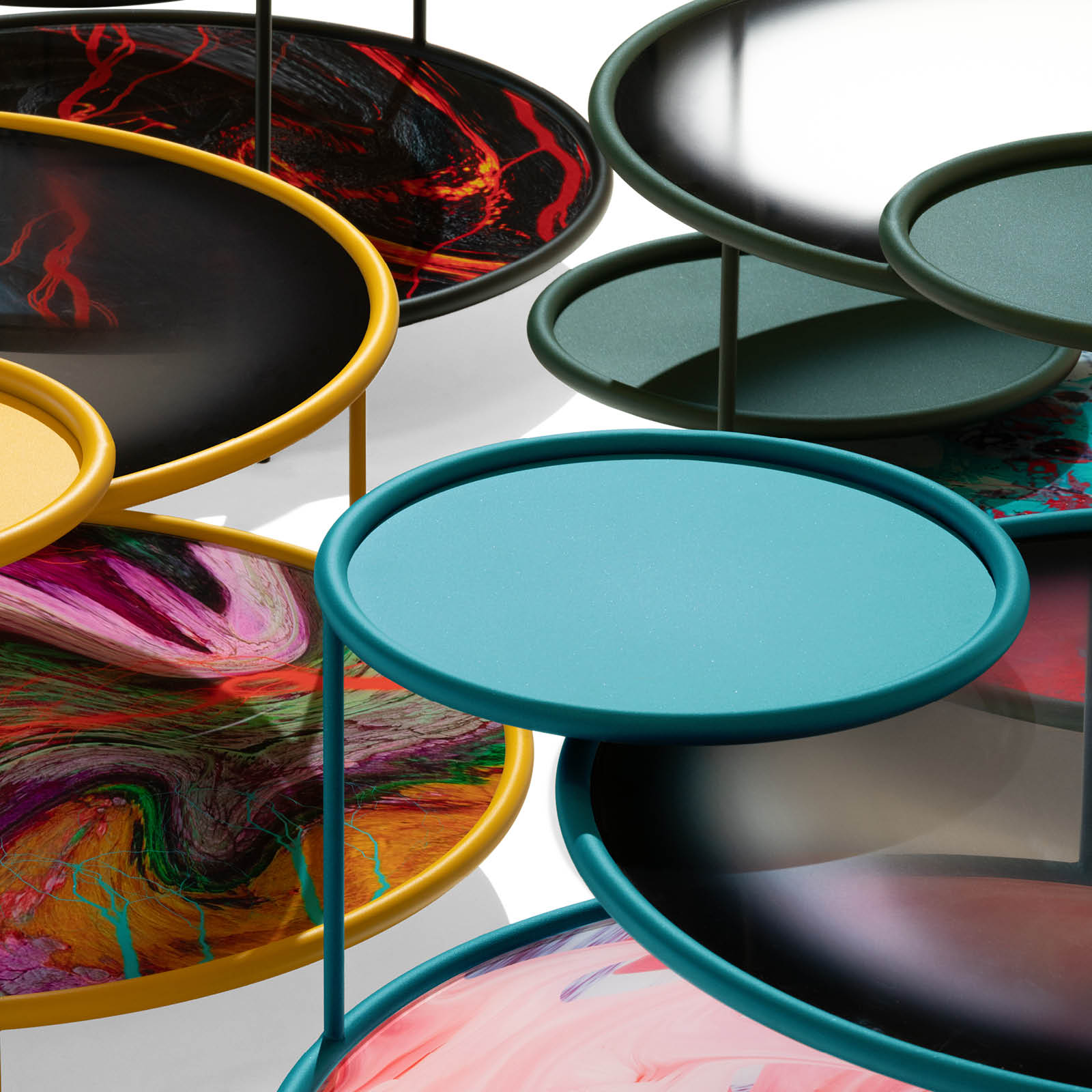 Kávový stolík SANGAKU z farebného skla