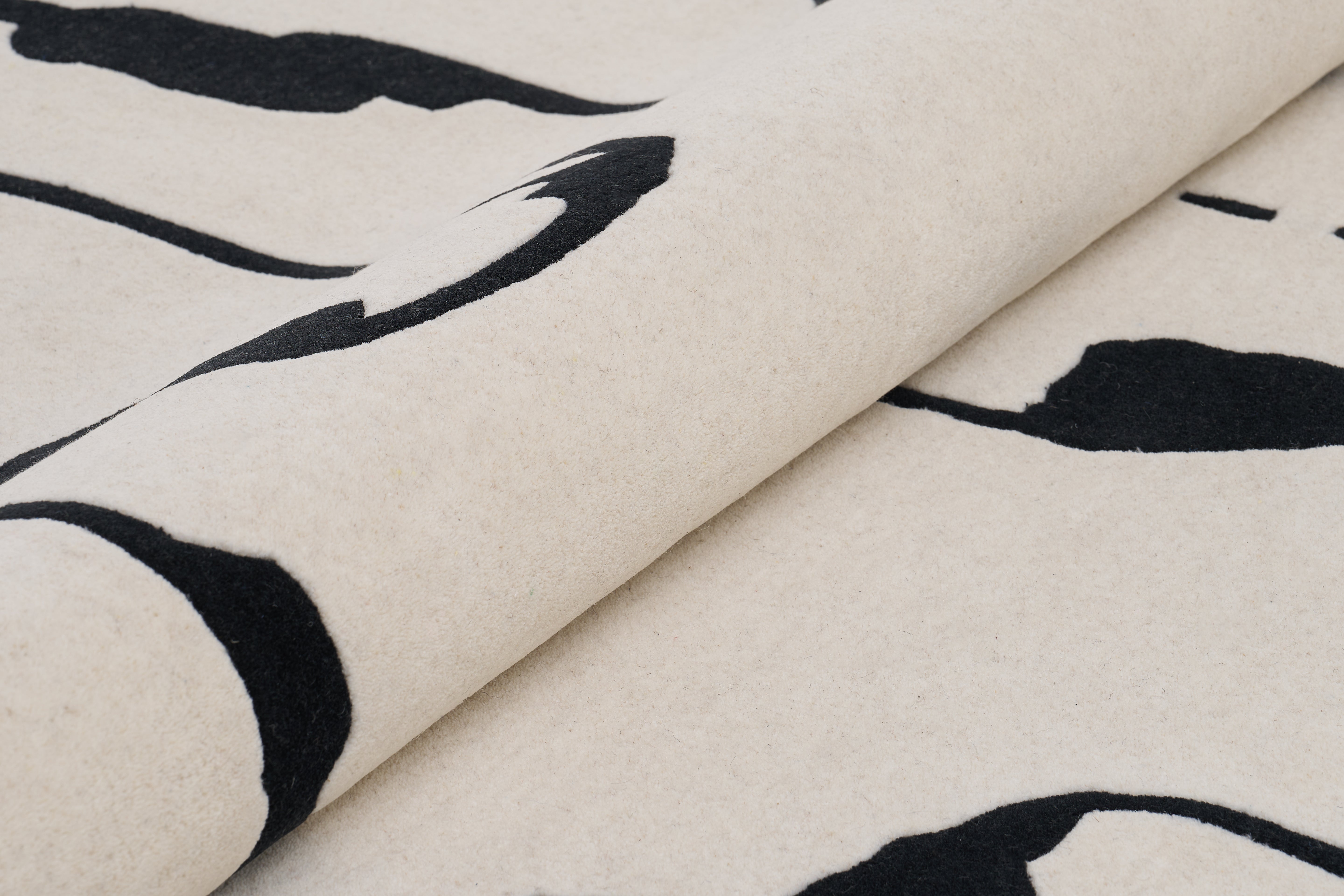 CANYON SHAPES Beige Rug with Black