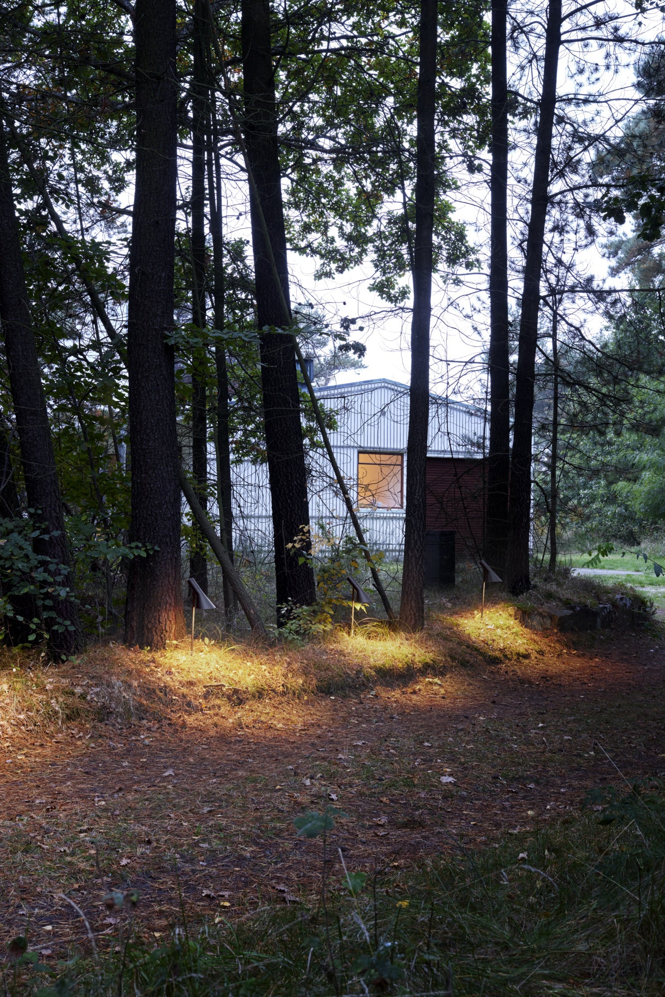 Stojaca vonkajšia lampa AJ čierna