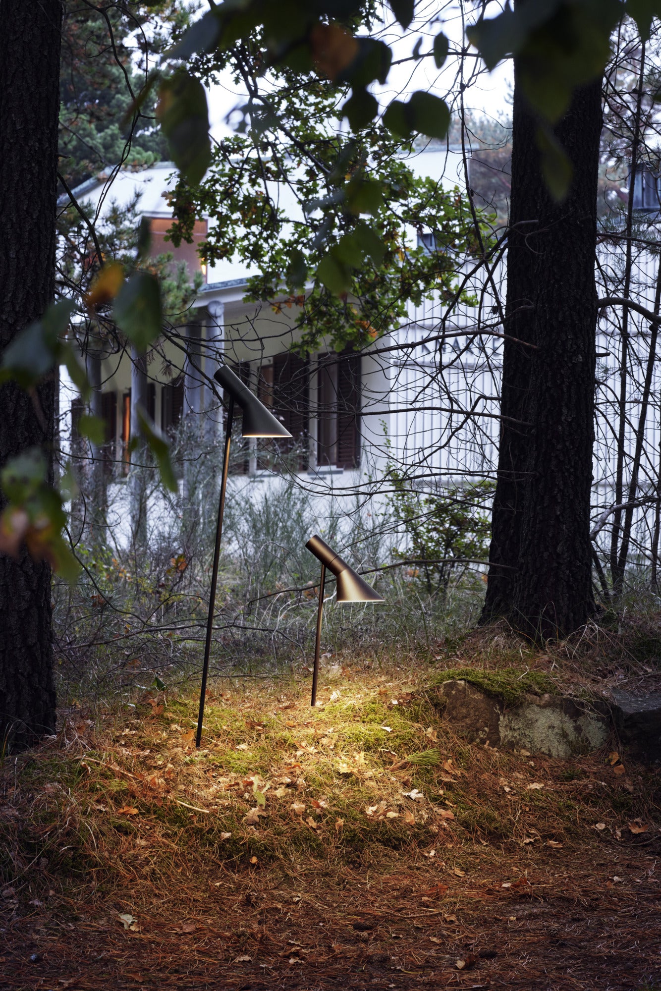 Stojaca vonkajšia lampa AJ čierna